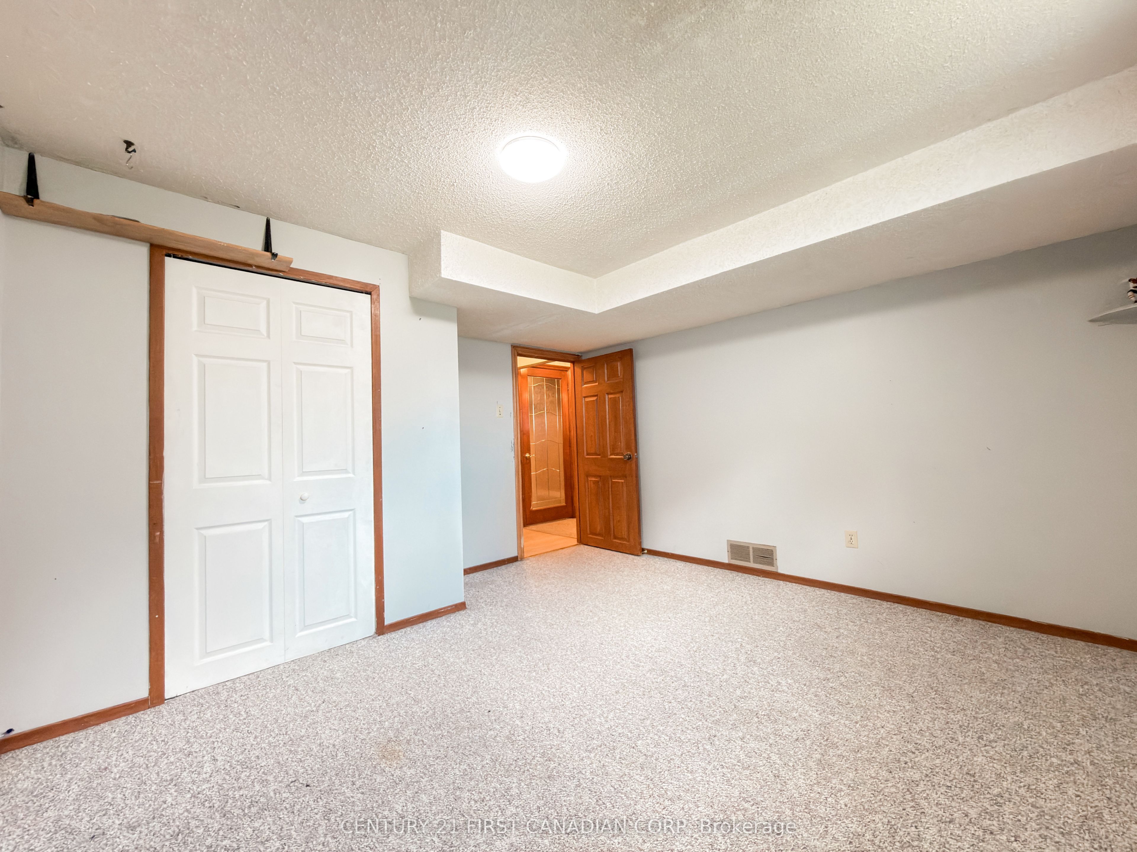 8 Poplar Crescent Property Photo 16