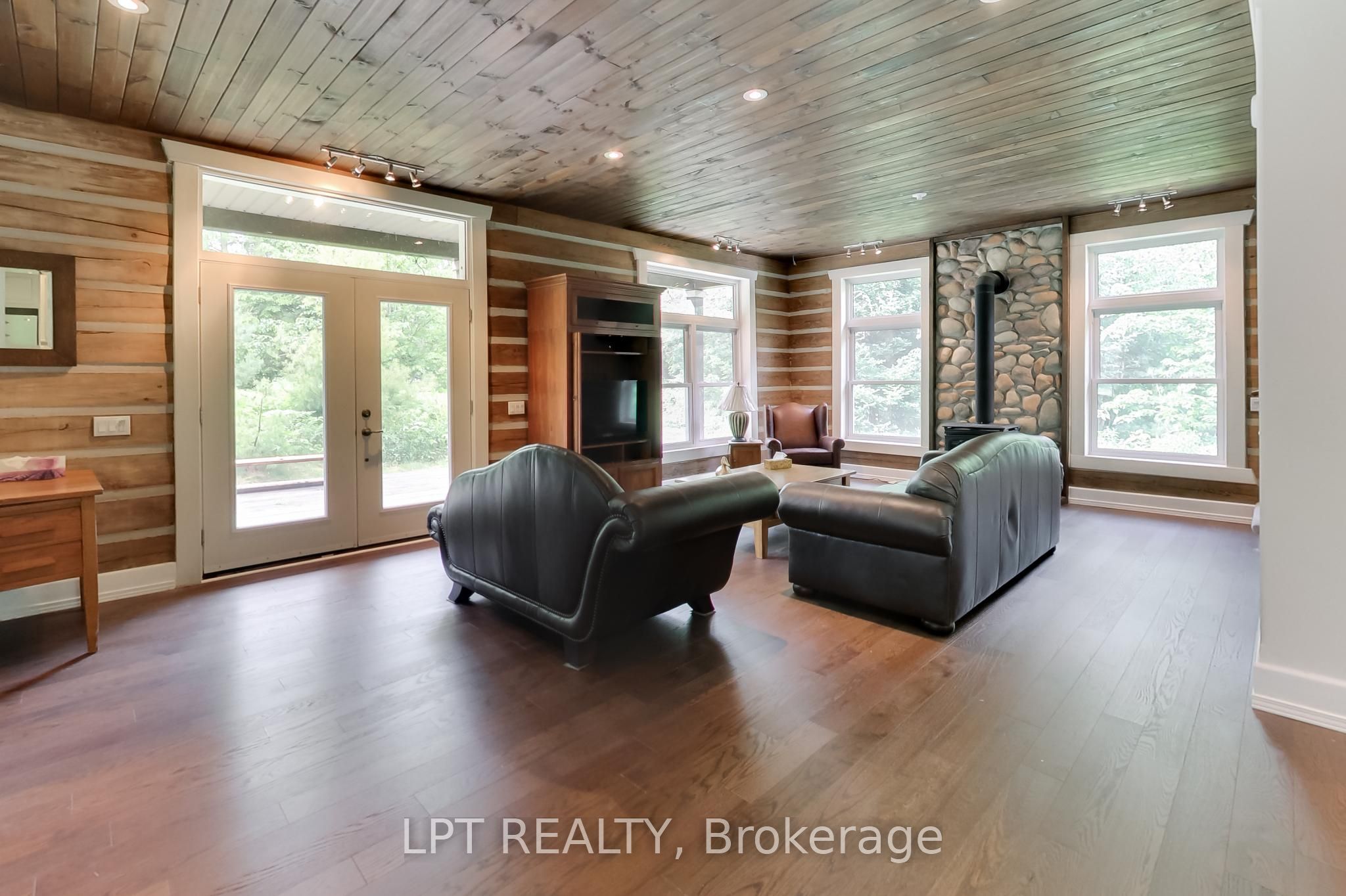 1039 Ben Lake Road E Property Photo 10