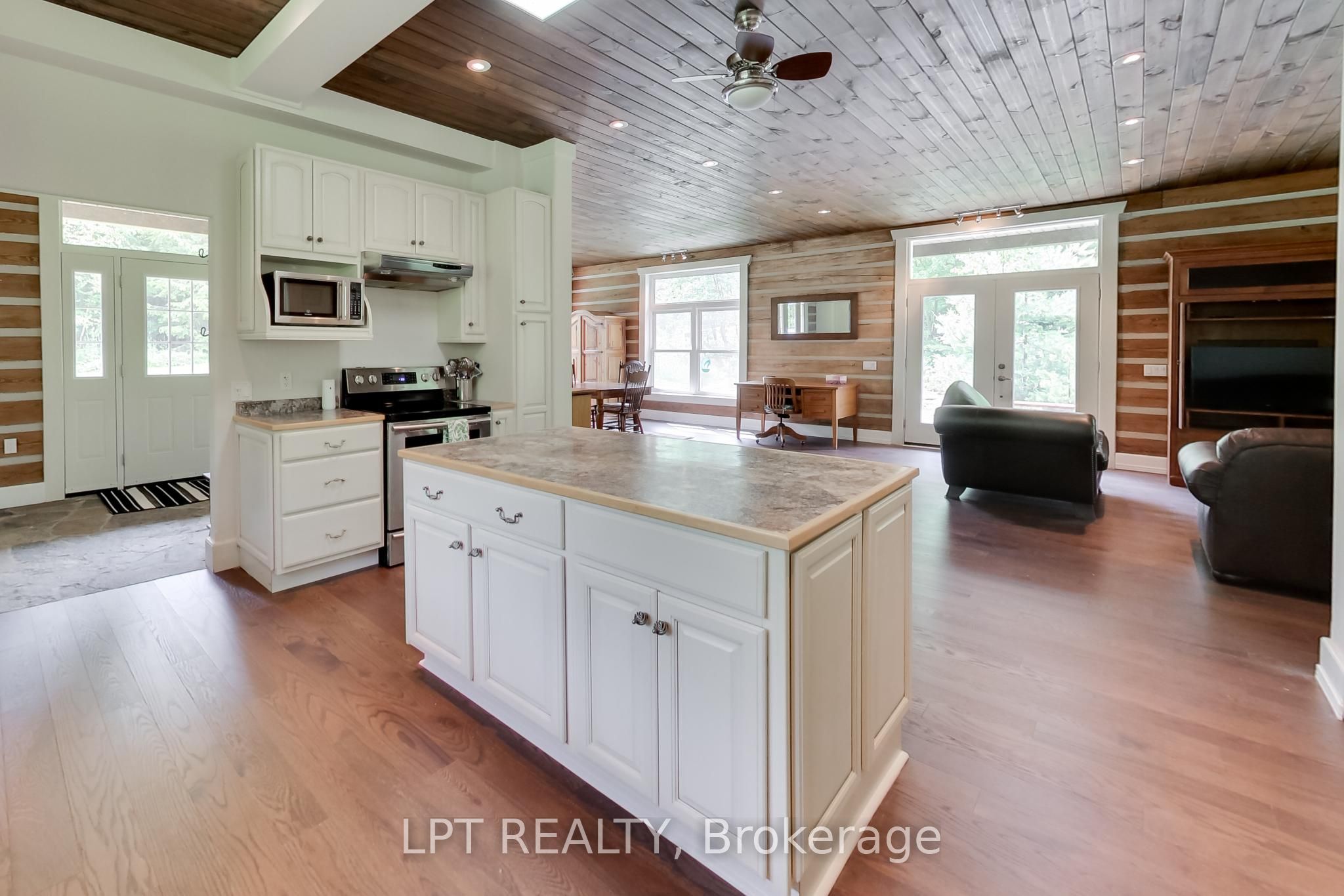 1039 Ben Lake Road E Property Photo 11