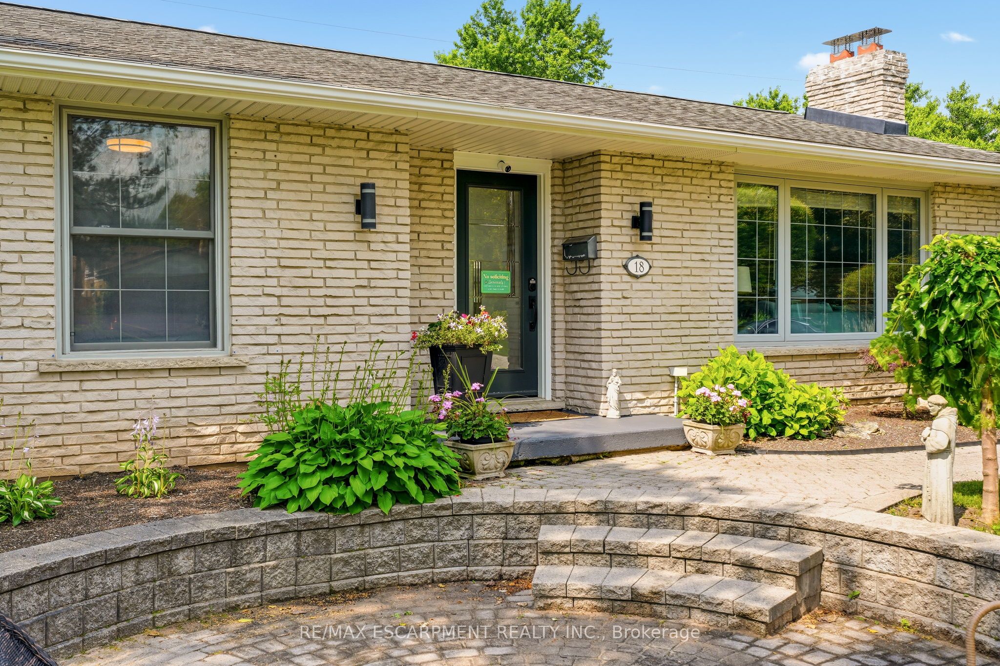 18 Fireside Drive Property Photo 3