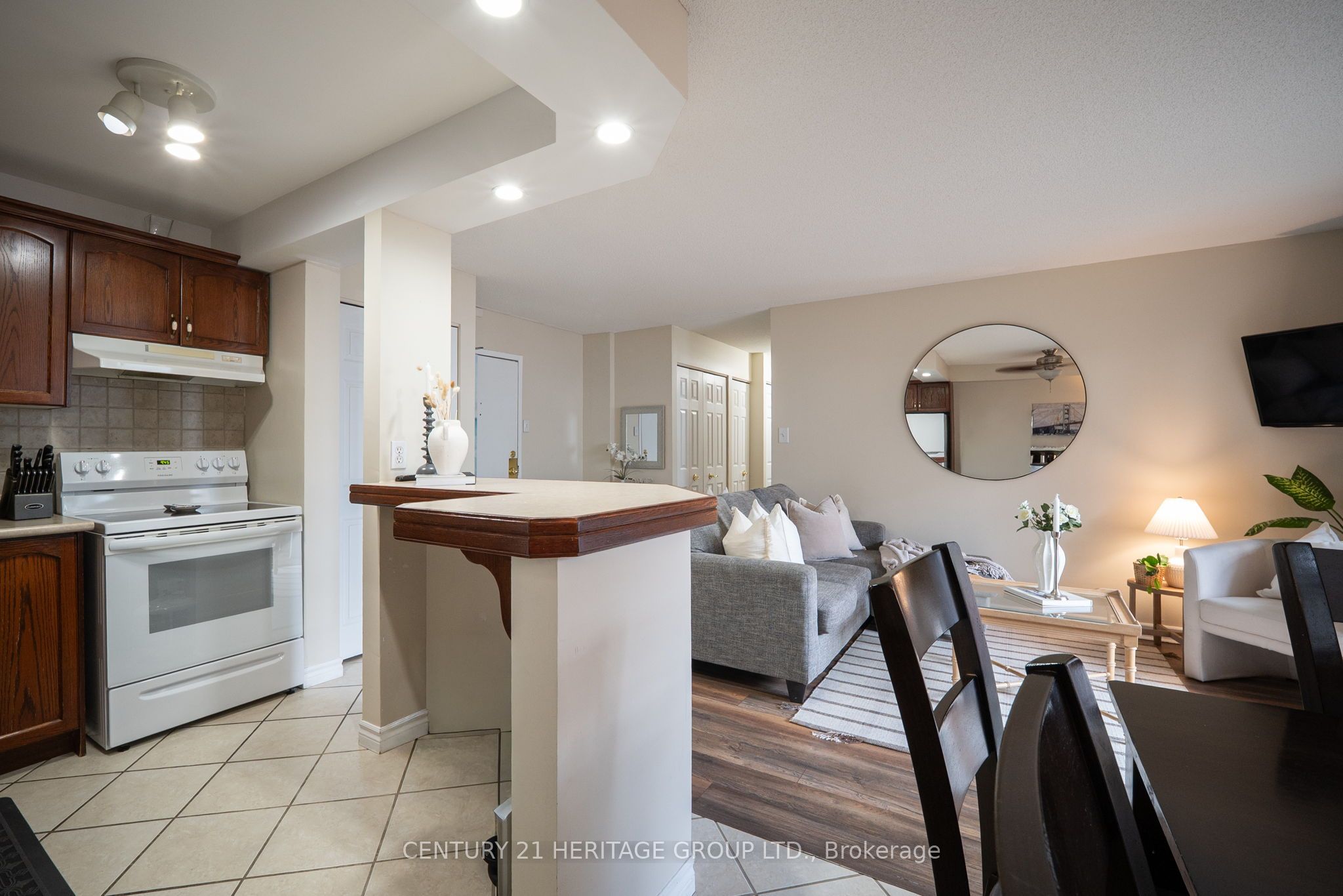648 Grey Street 203 Property Photo 18