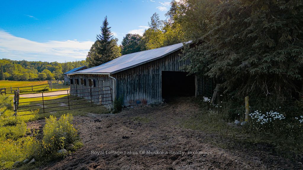2245 Ahmic Lake Road Property Photo 35