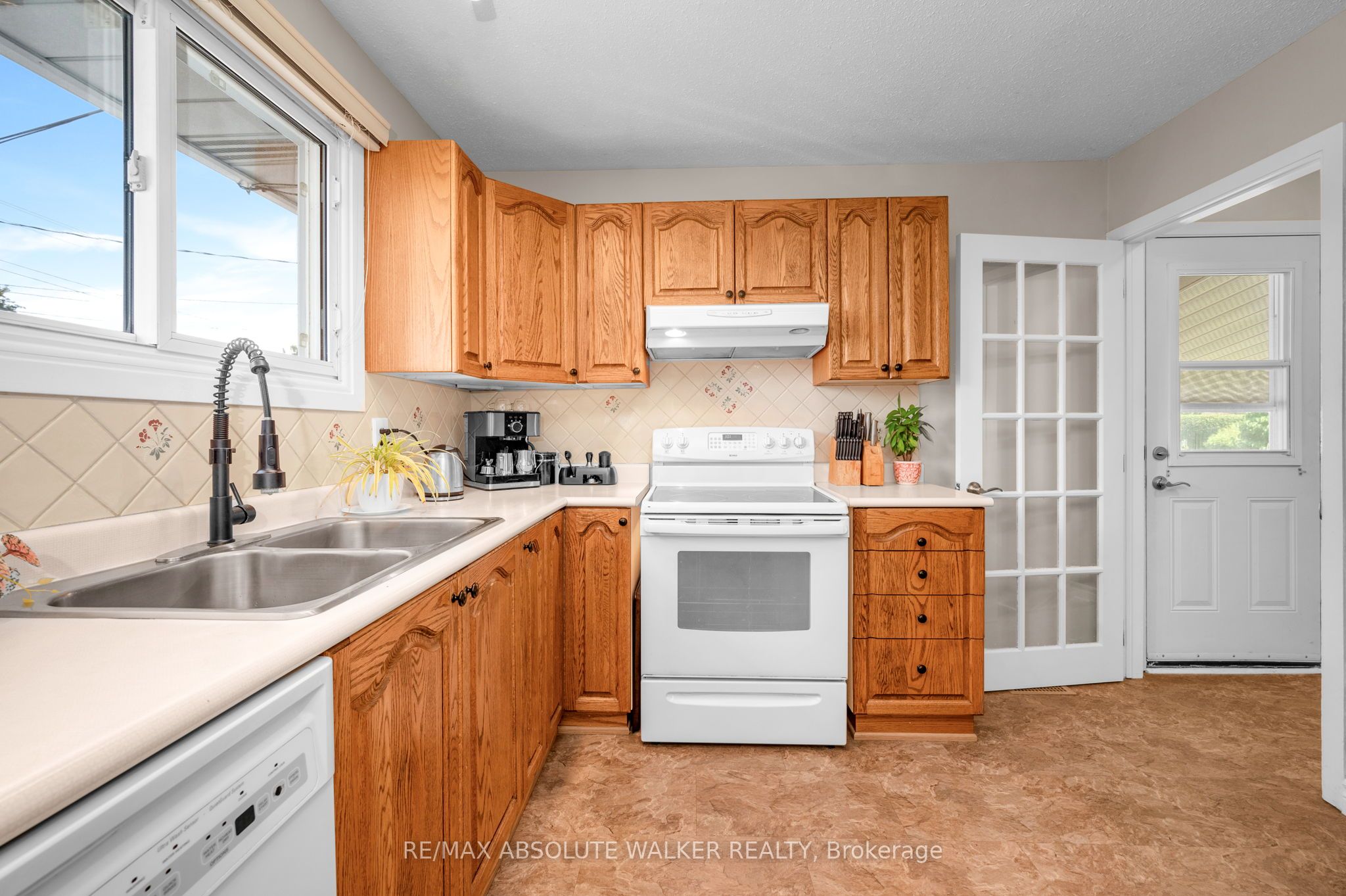 337 Roxdale Avenue Property Photo 19