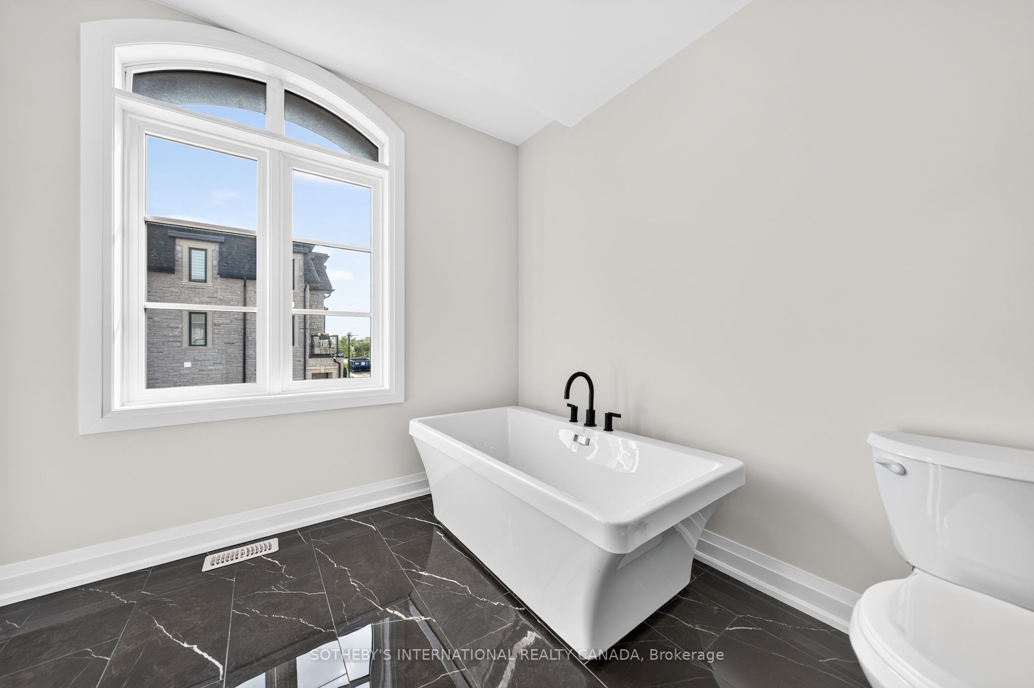 675 Victoria Road N 14 Property Photo 15