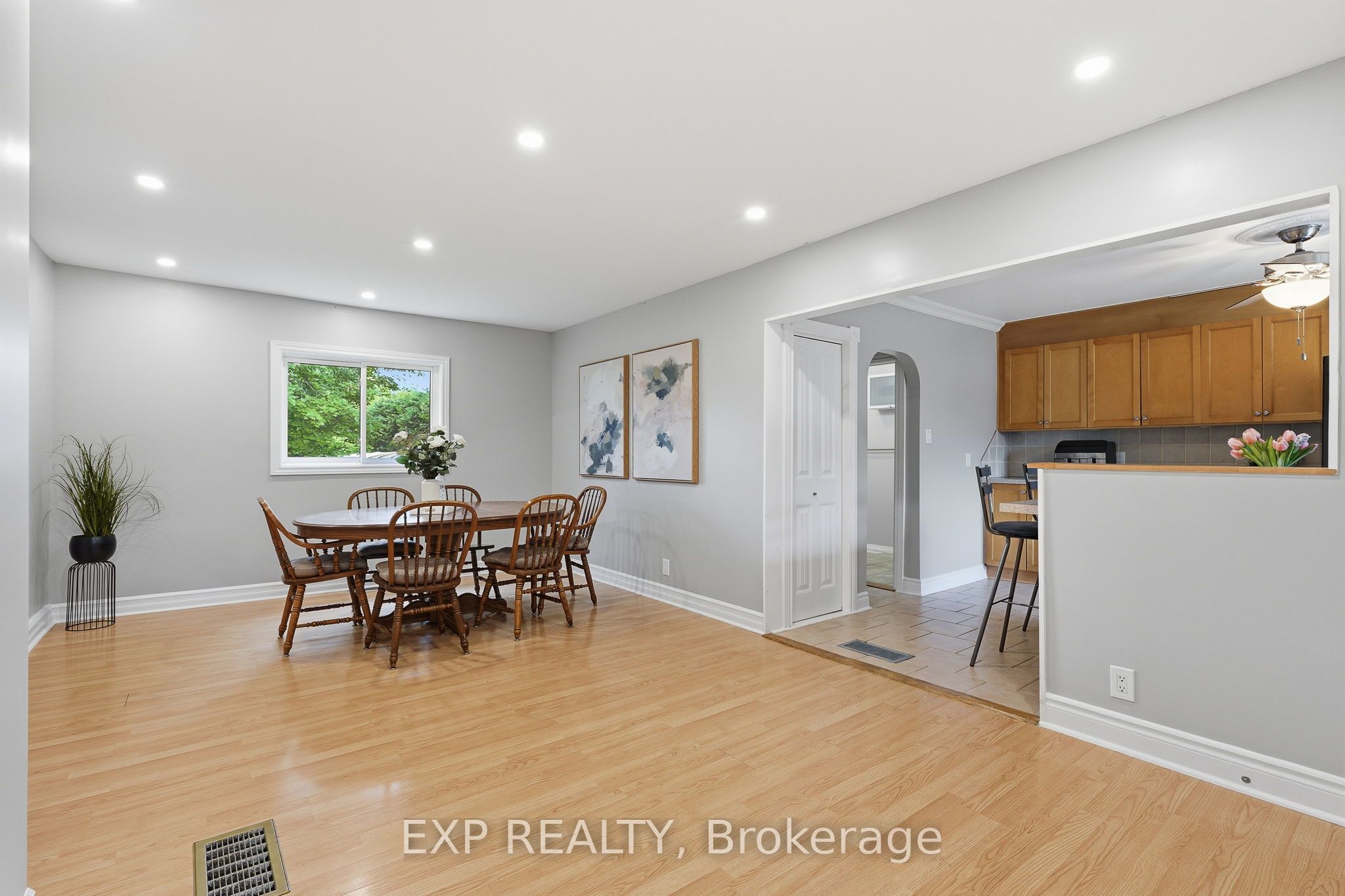 1876 Division Street Property Photo 4