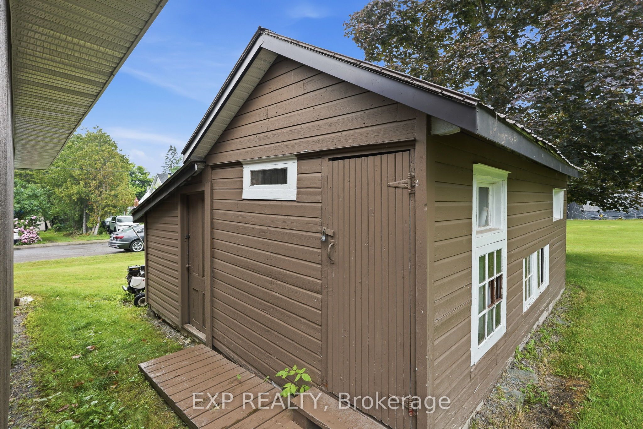 1876 Division Street Property Photo 22