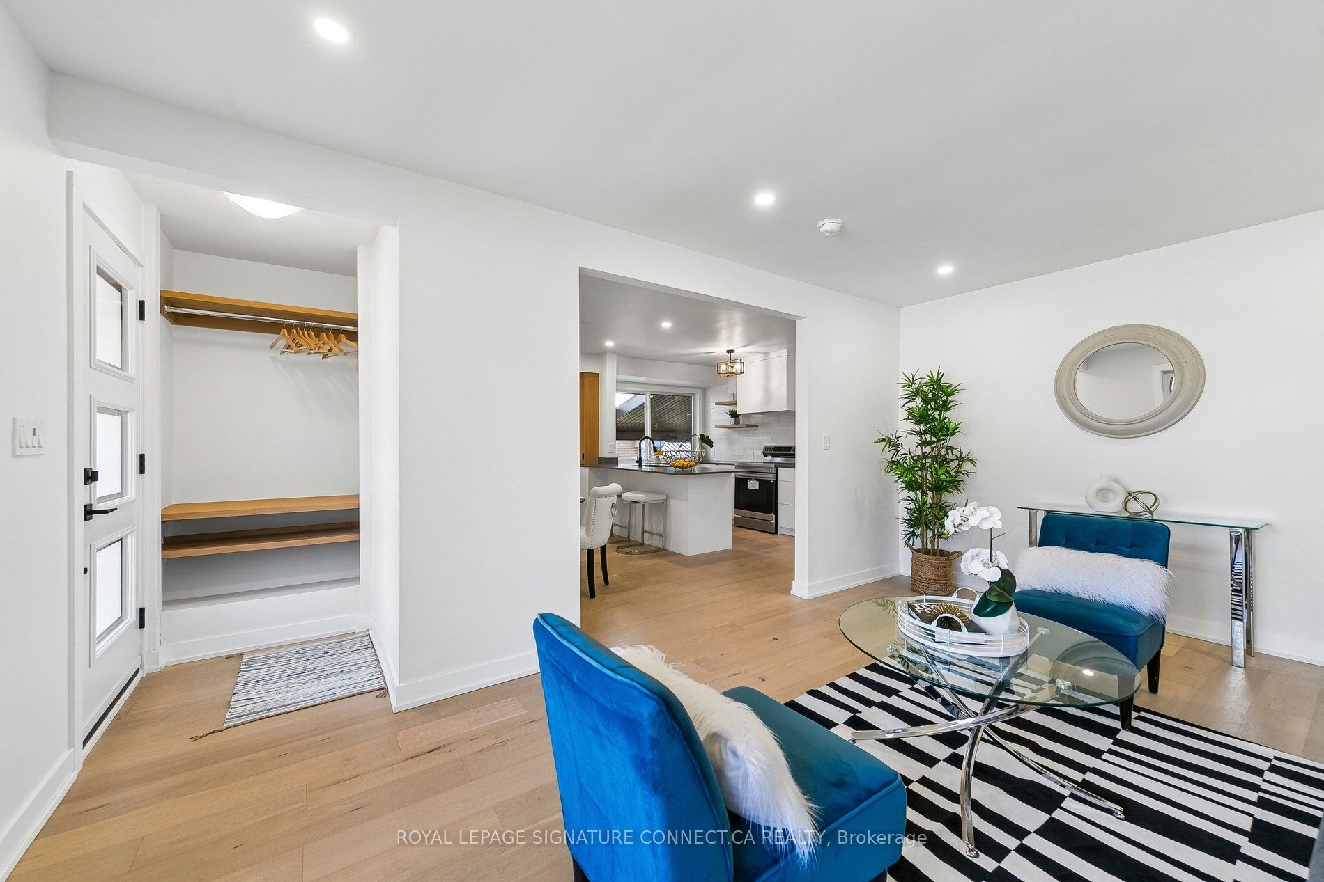 15 Colonial Court Property Photo 6
