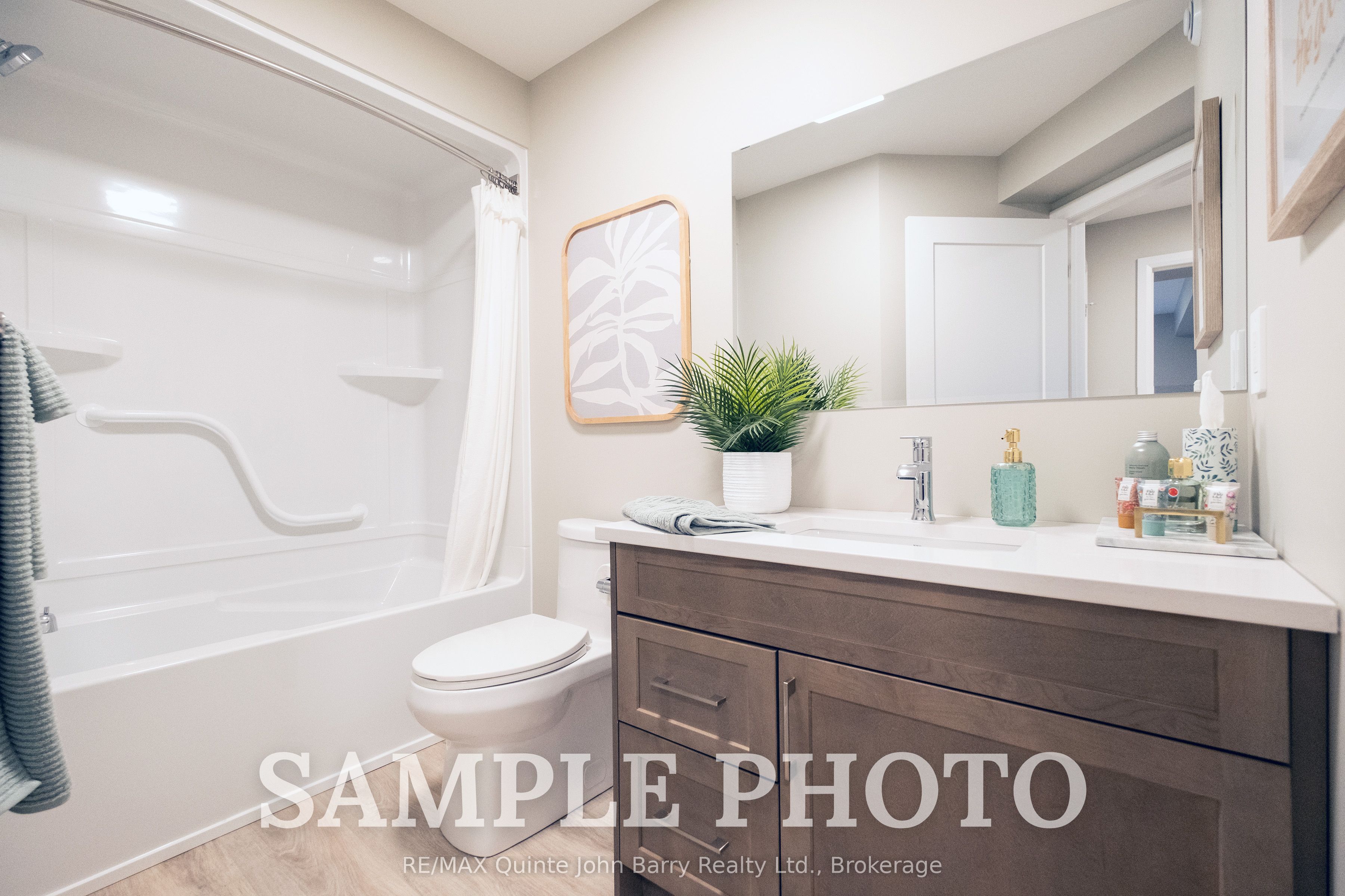 208-10 Hillside Meadow Drive Property Photo 10