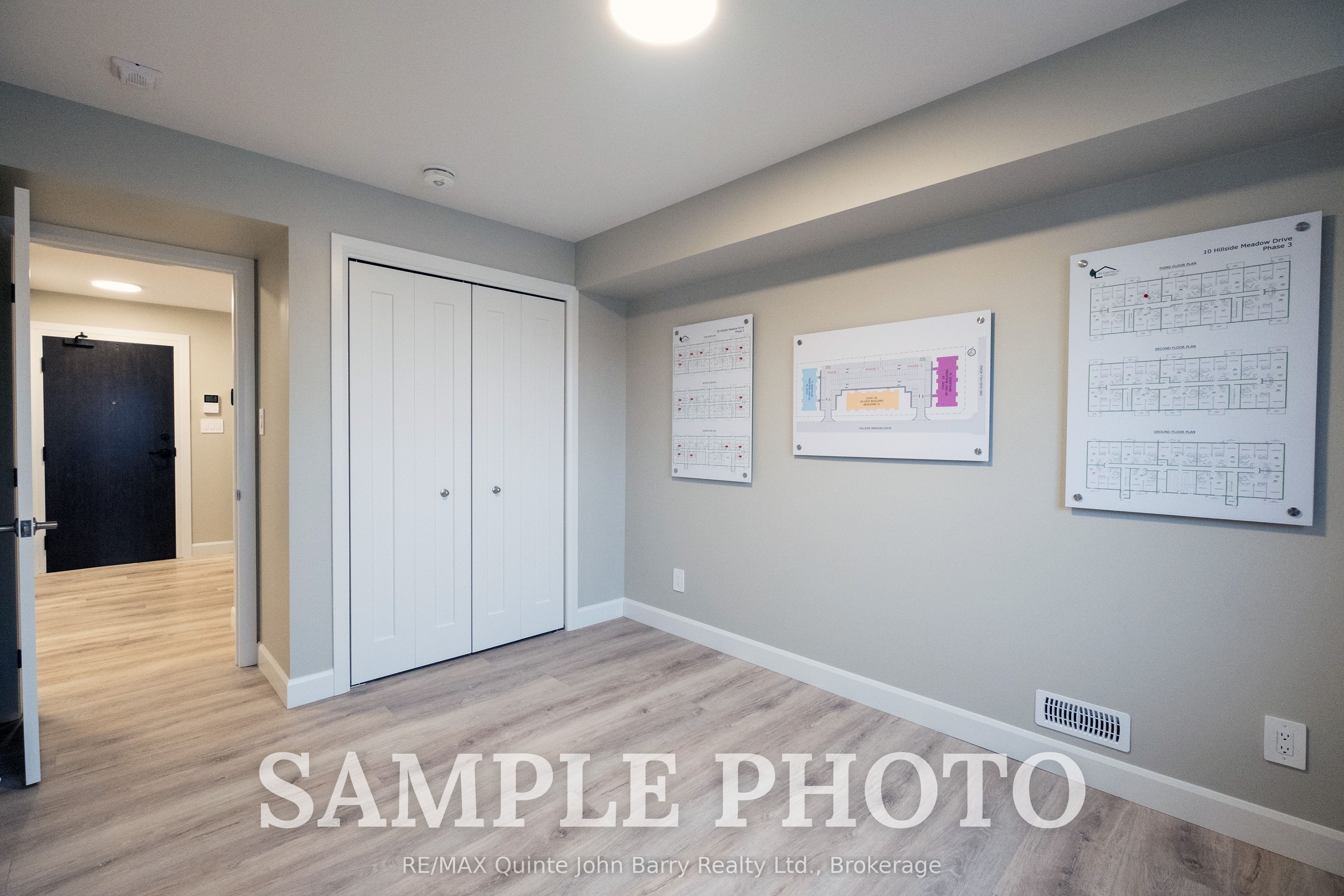 208-10 Hillside Meadow Drive Property Photo 12