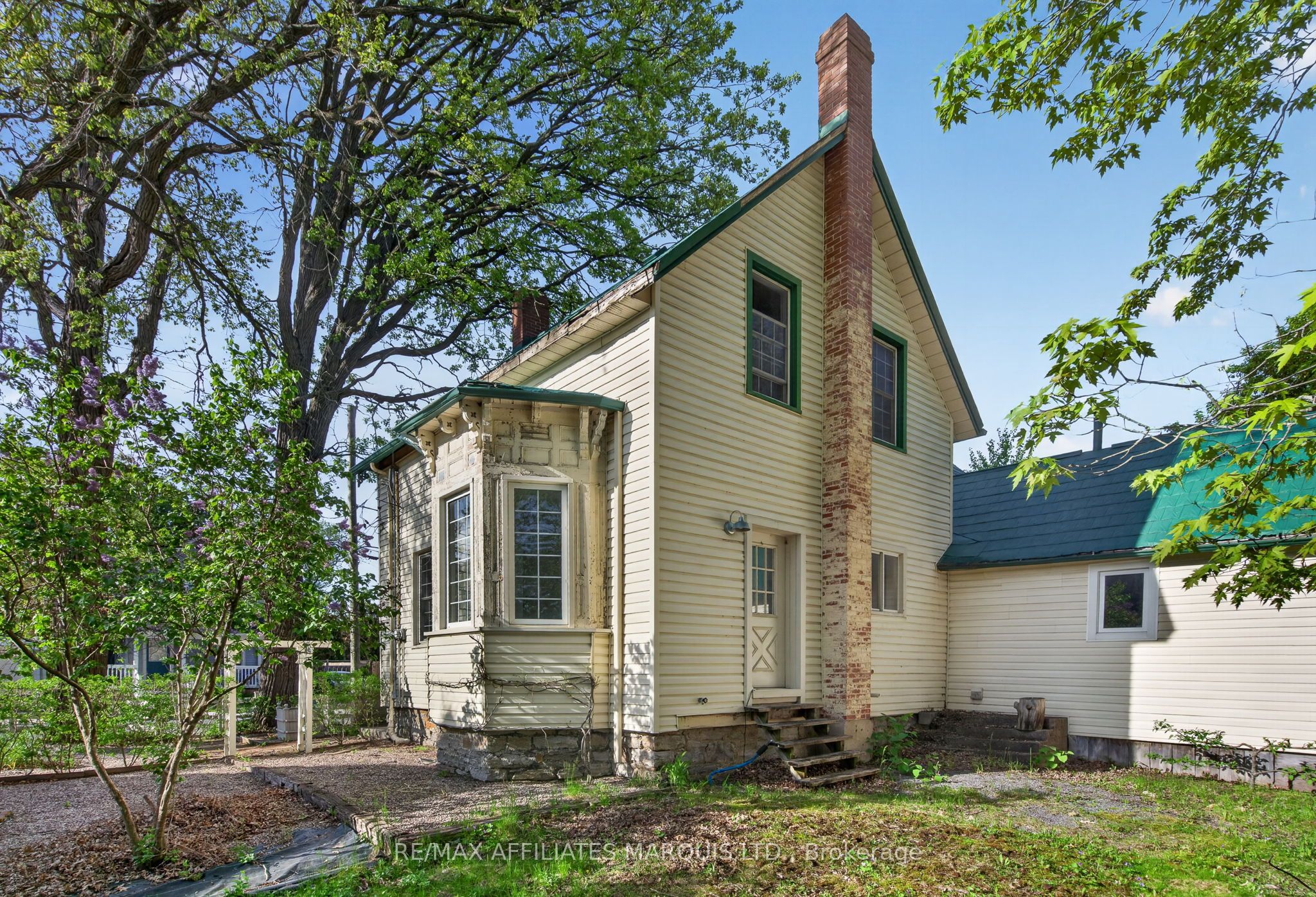 326 Third Street E Property Photo 4