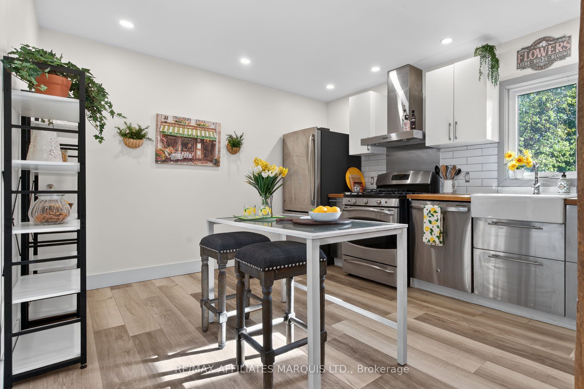 326 Third Street E Property Photo 17