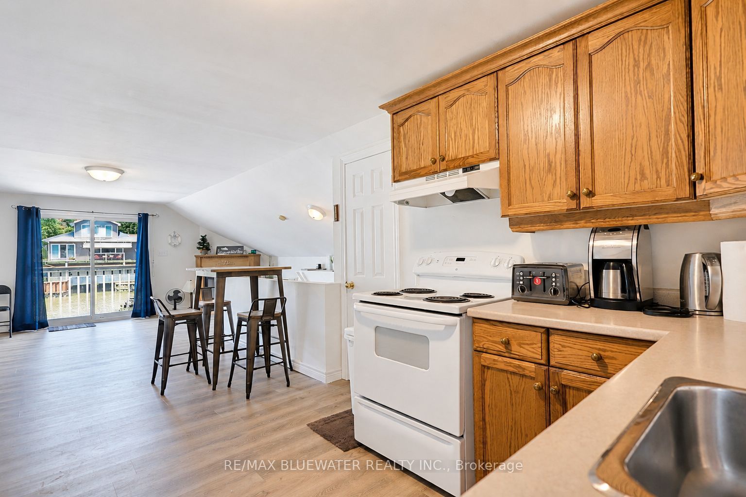 75 River Road Property Photo 11