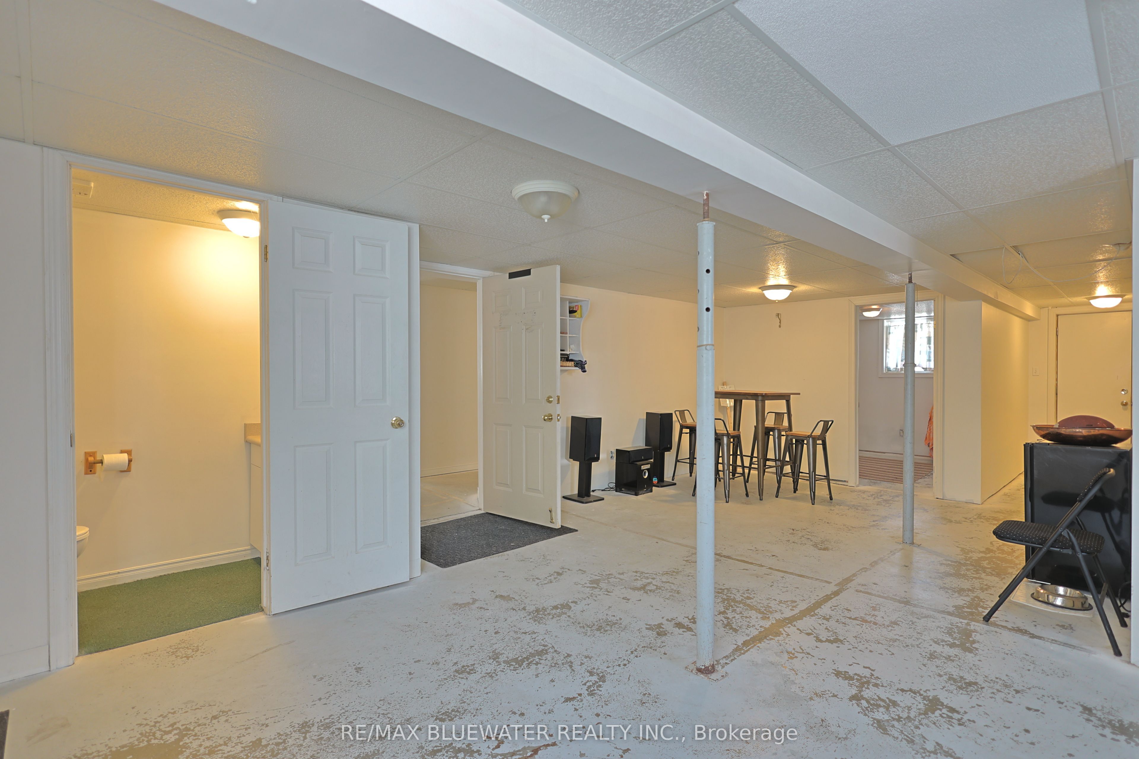 75 River Road Property Photo 13