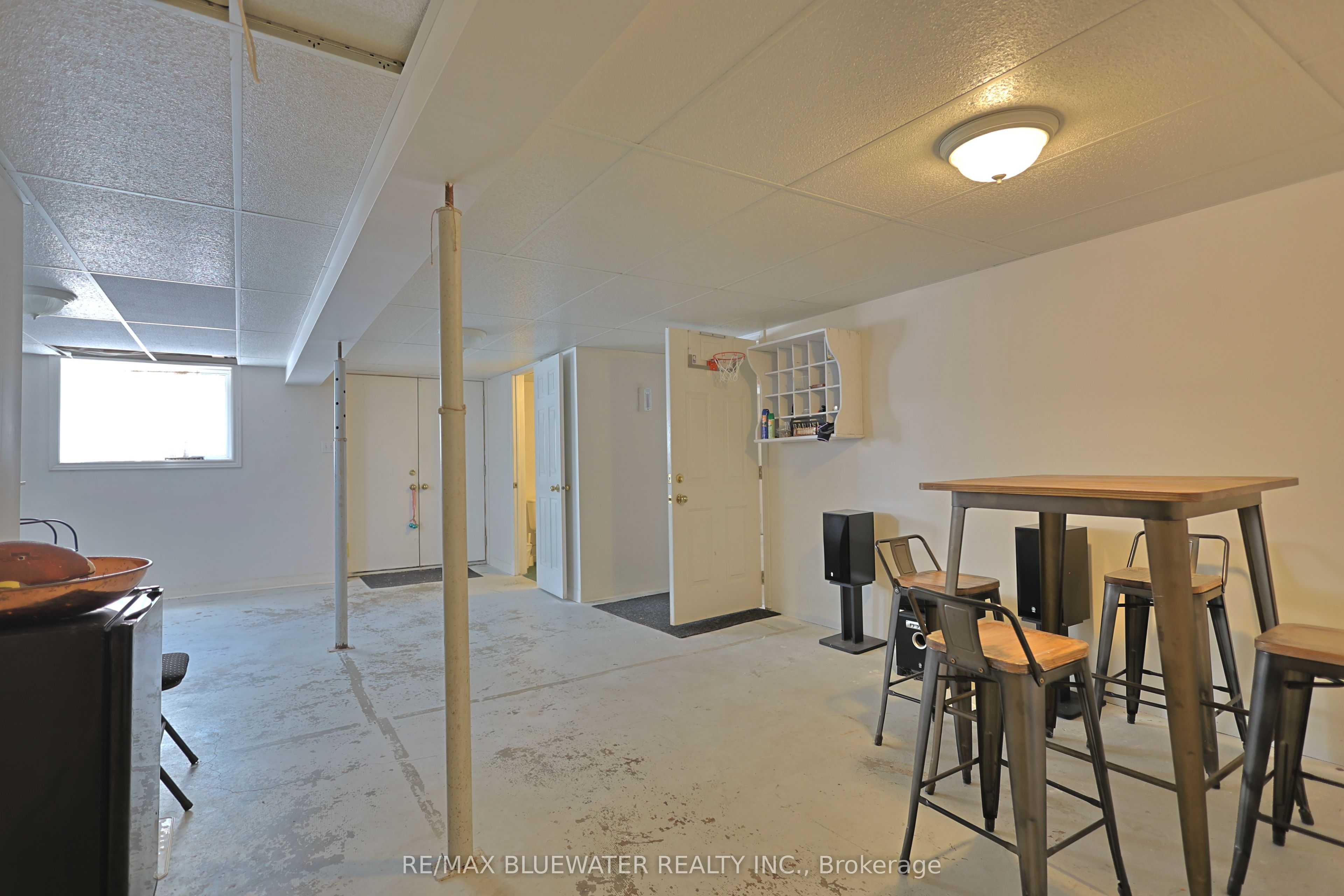 75 River Road Property Photo 16