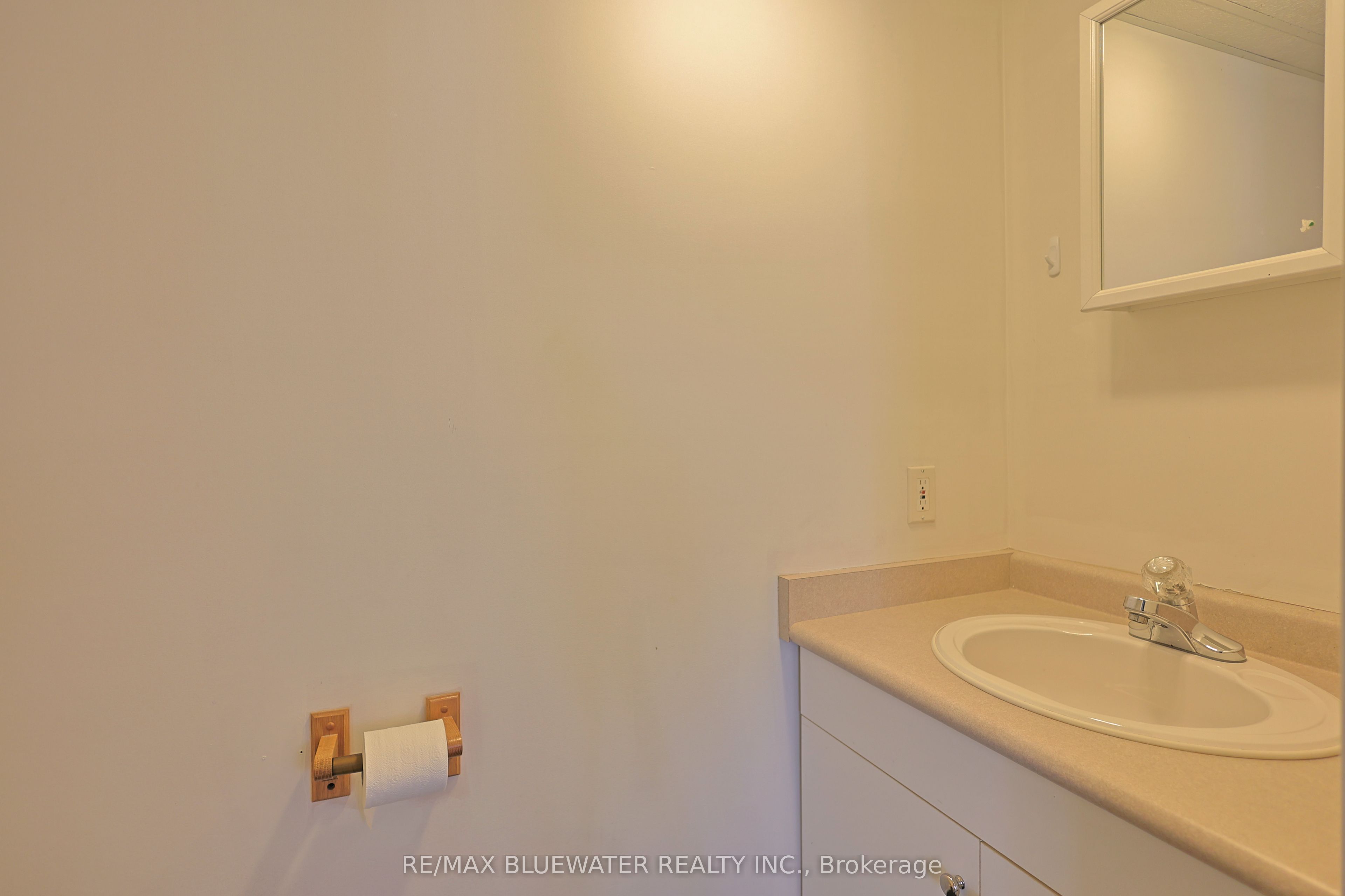75 River Road Property Photo 17