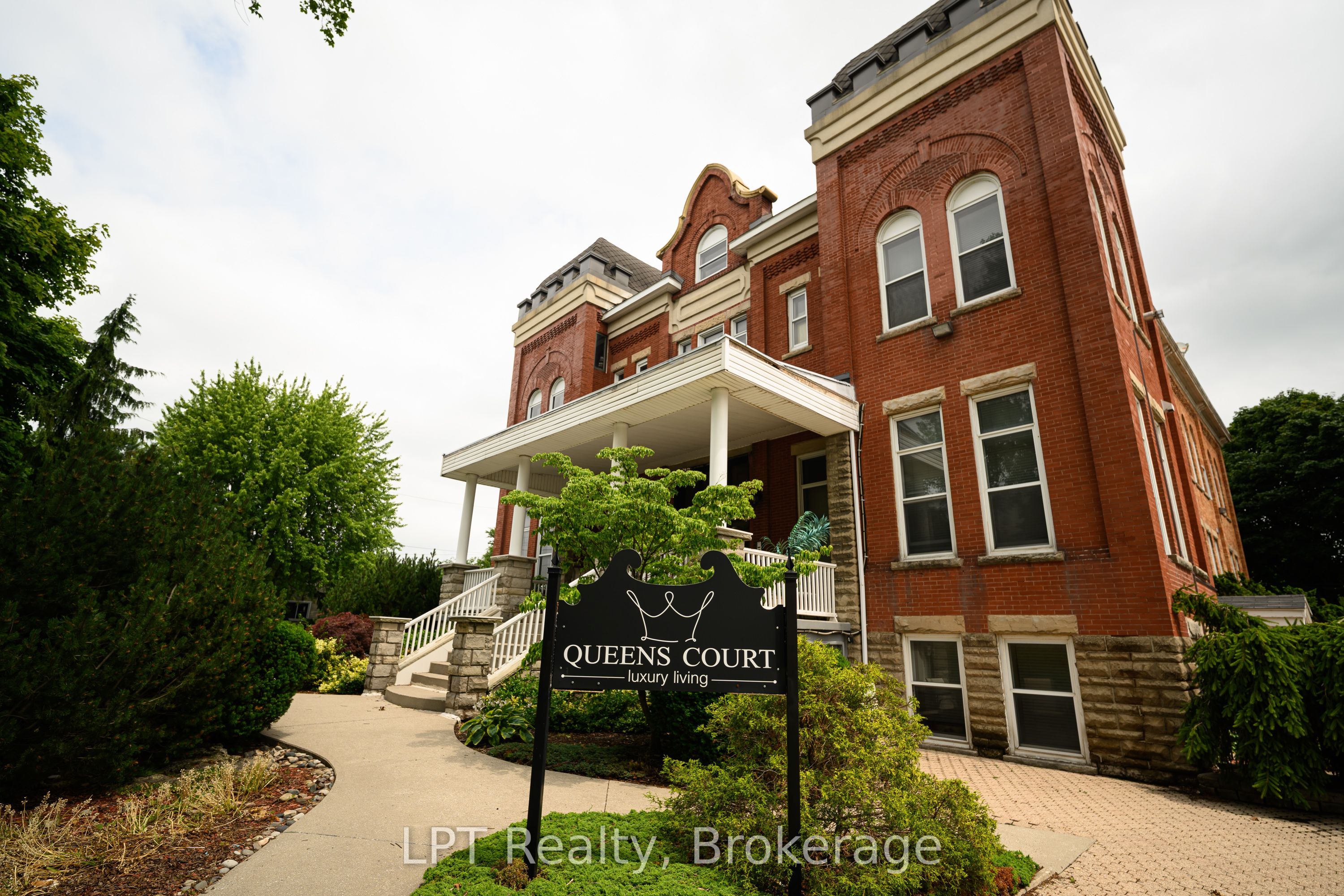 317 Queen Street 304 Property Photo 1