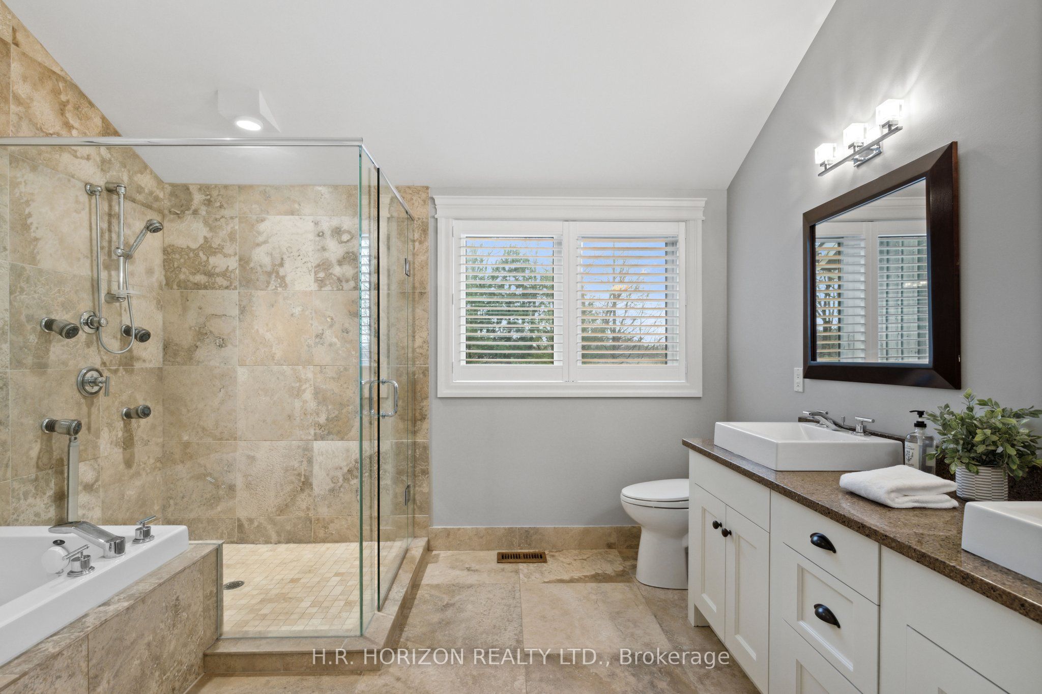 214 Russell Street E Property Photo 10