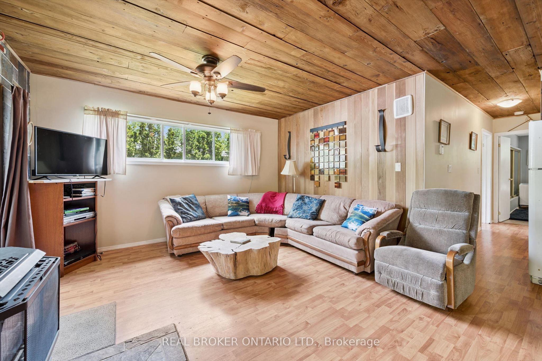 127 Cedar Crescent Property Photo 6