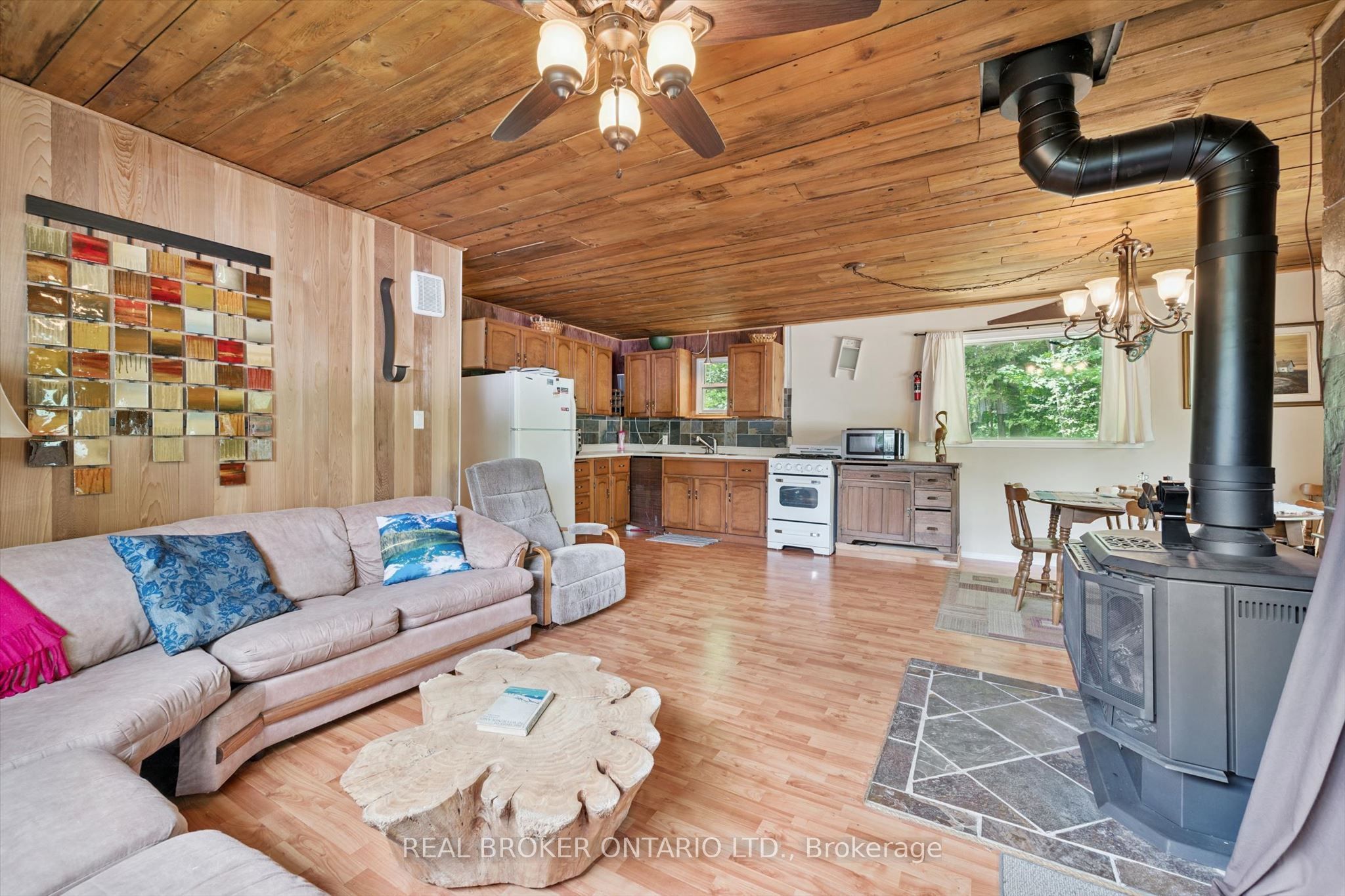 127 Cedar Crescent Property Photo 7