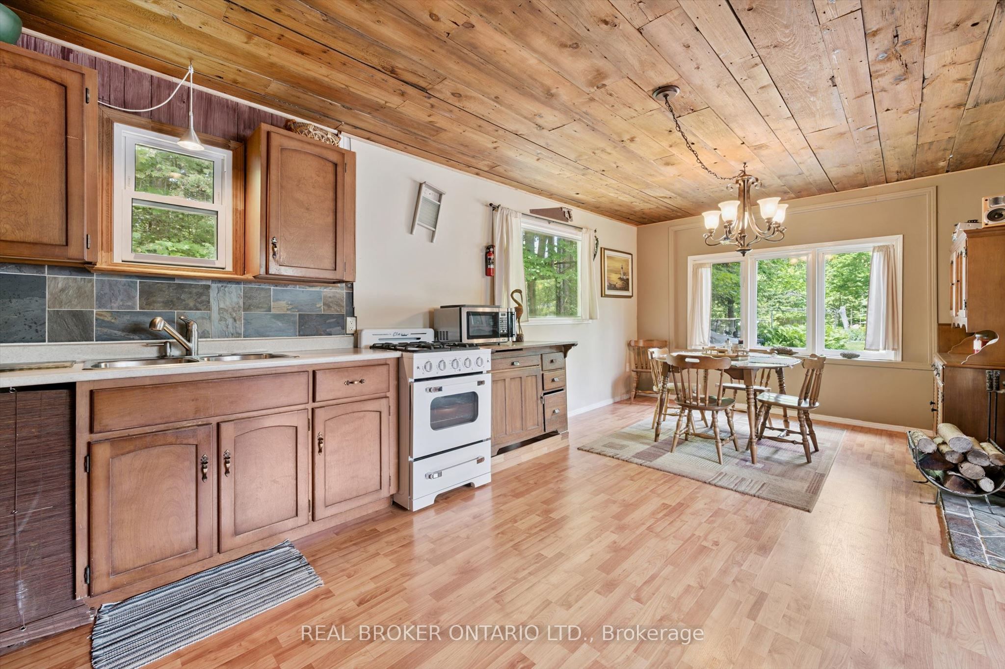 127 Cedar Crescent Property Photo 9