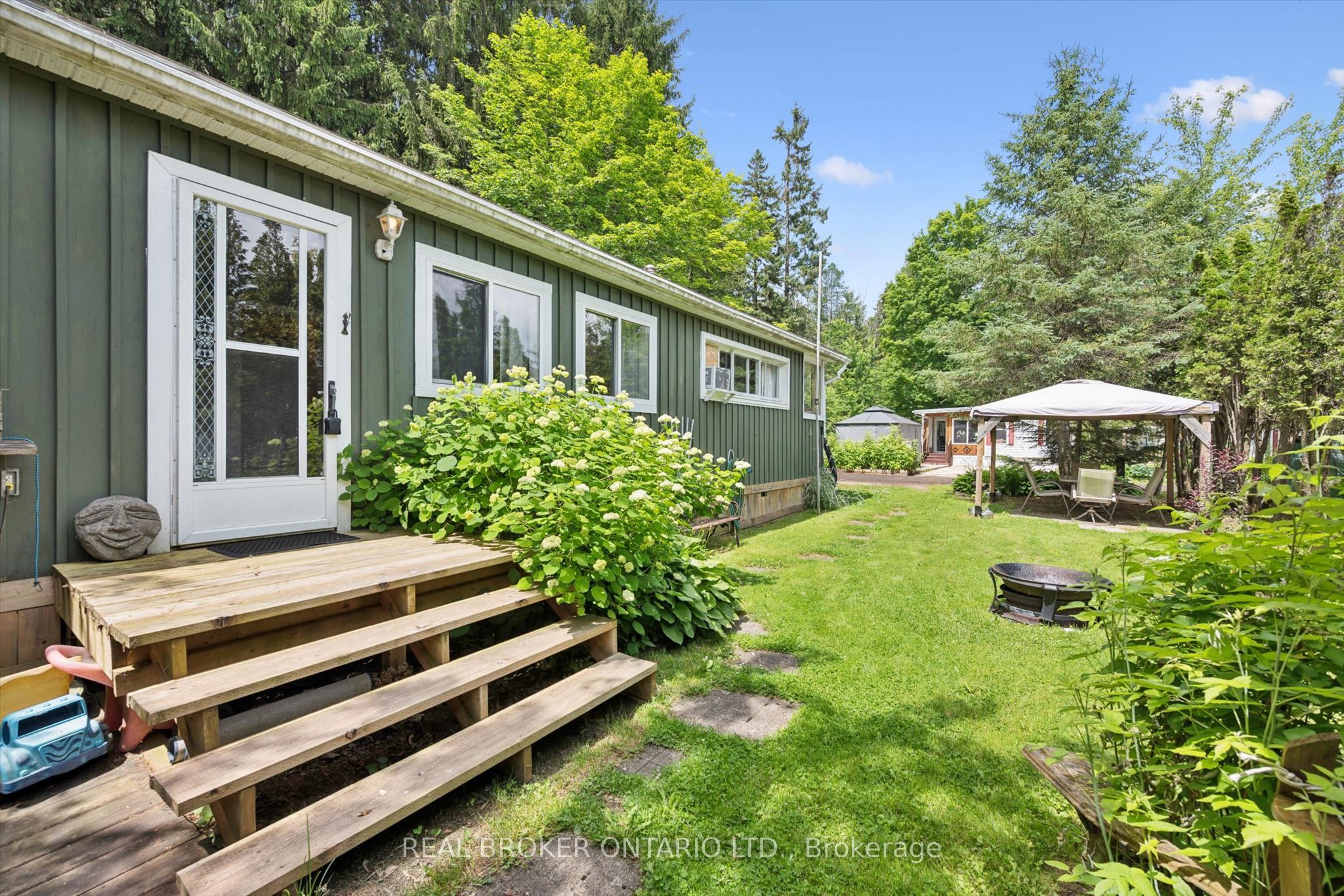 127 Cedar Crescent Property Photo 18