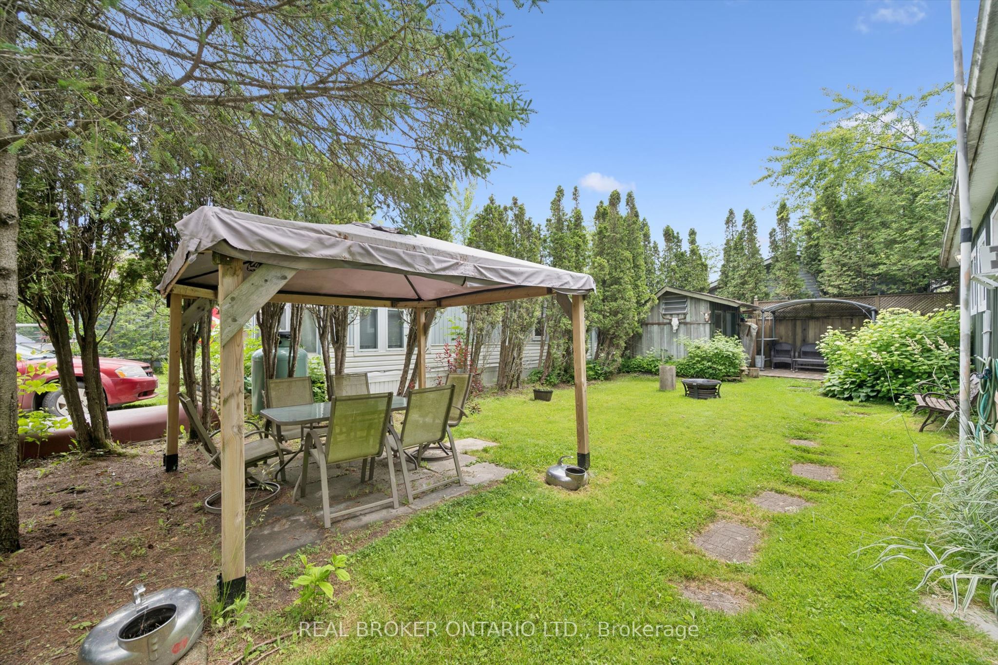 127 Cedar Crescent Property Photo 22