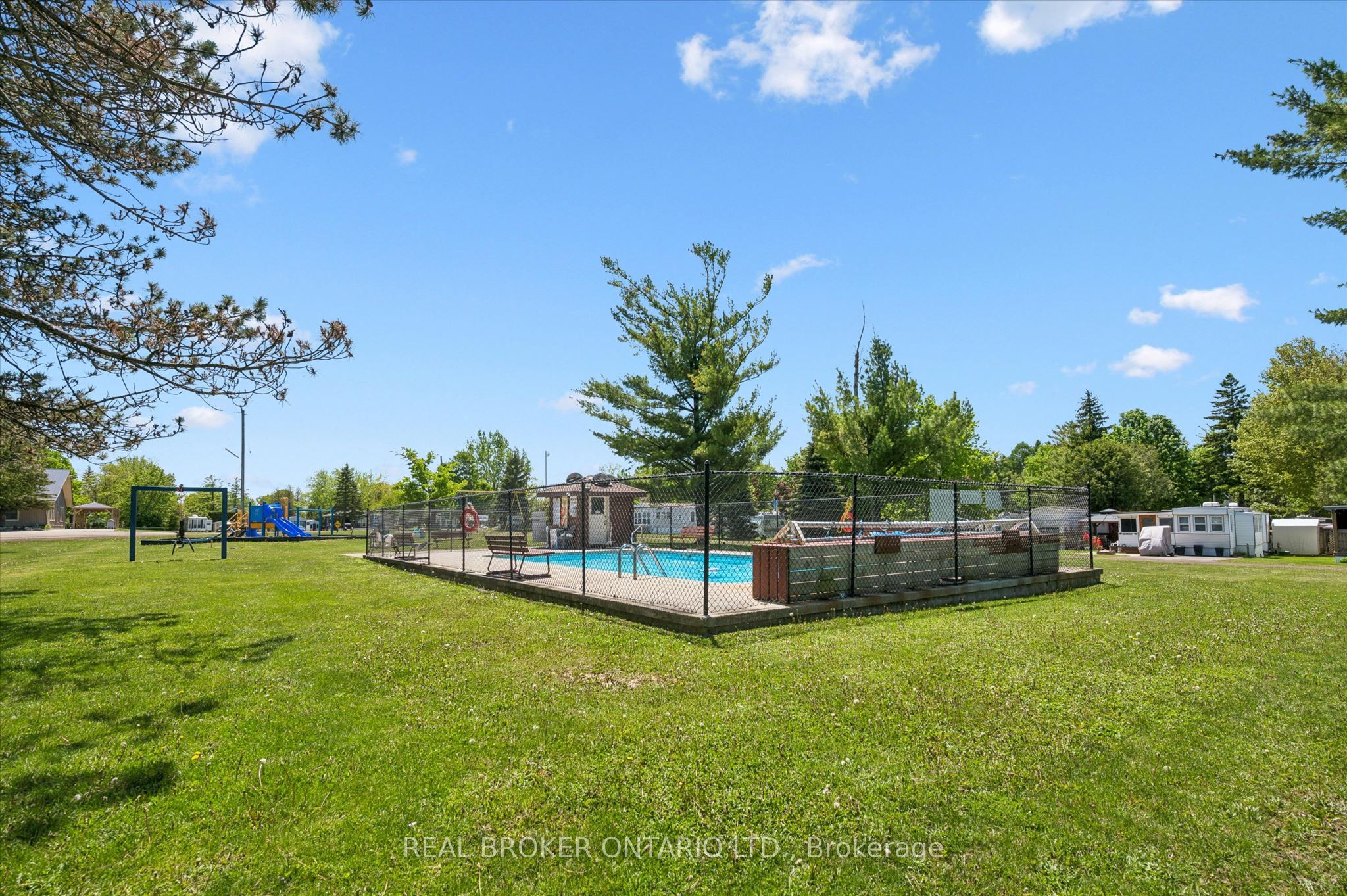 127 Cedar Crescent Property Photo 27