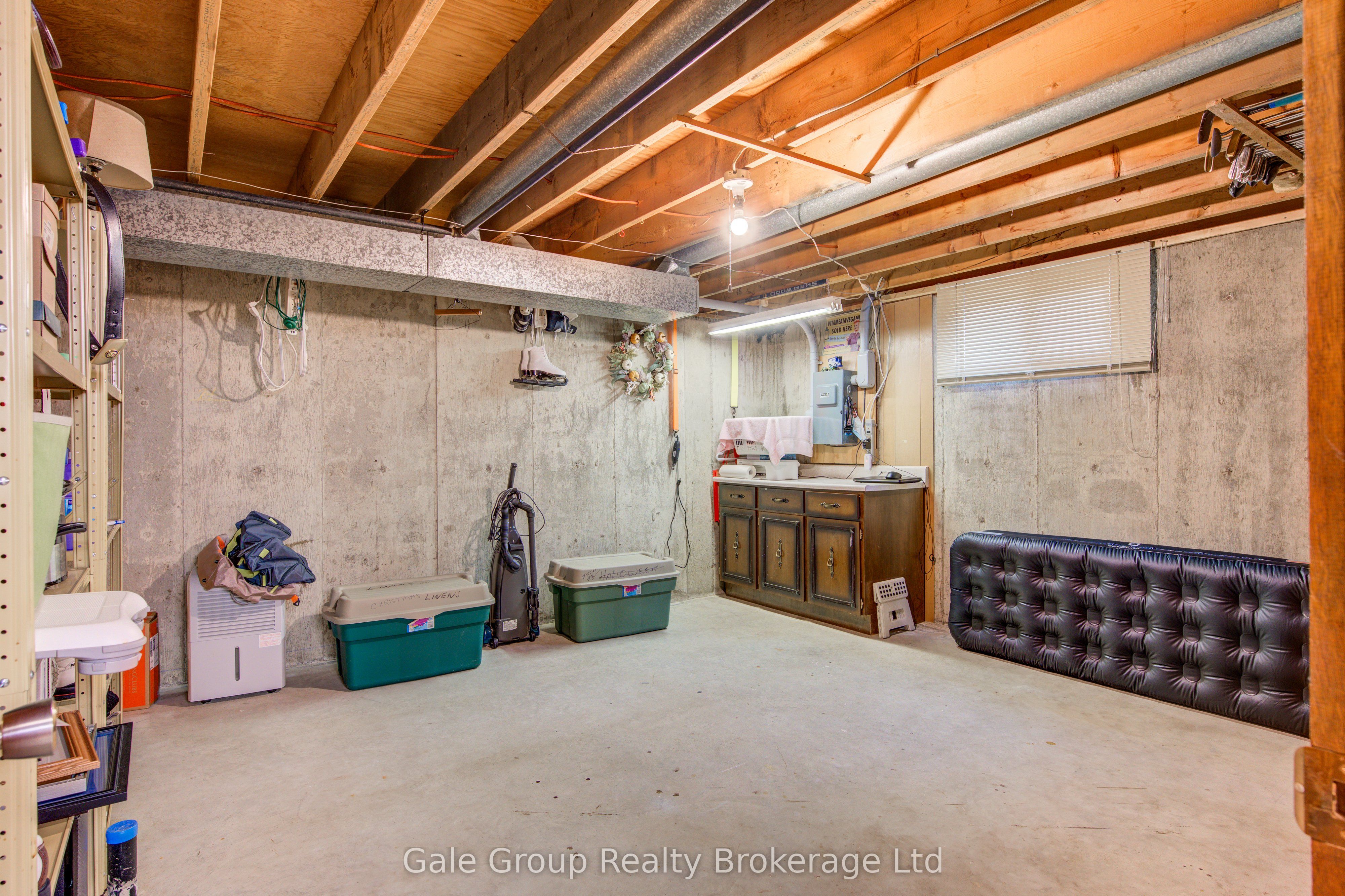 74 Pine Street W Property Photo 37