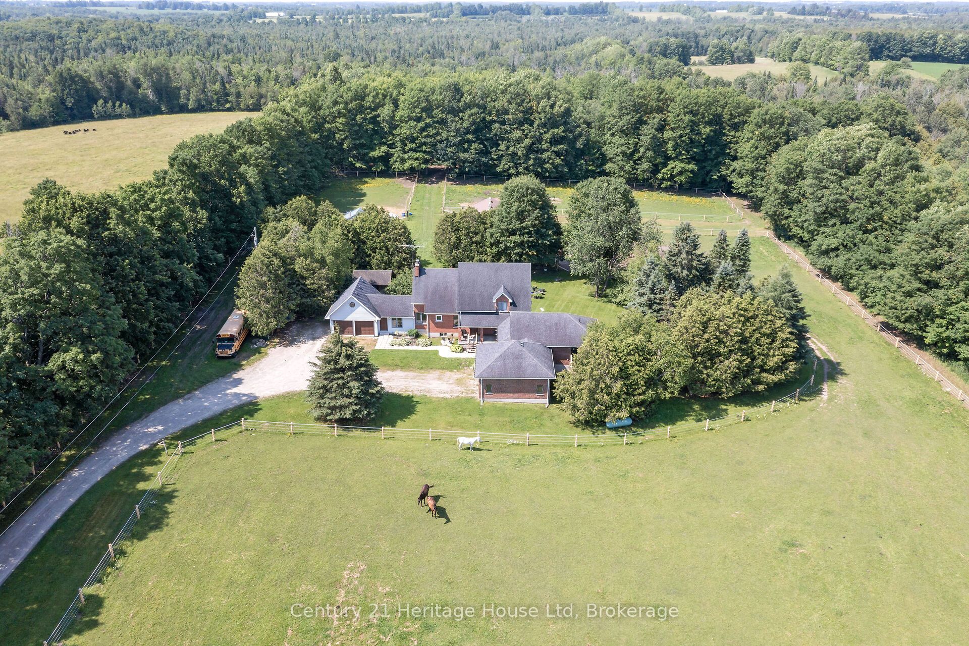 5822 2nd Line Property Photo 4