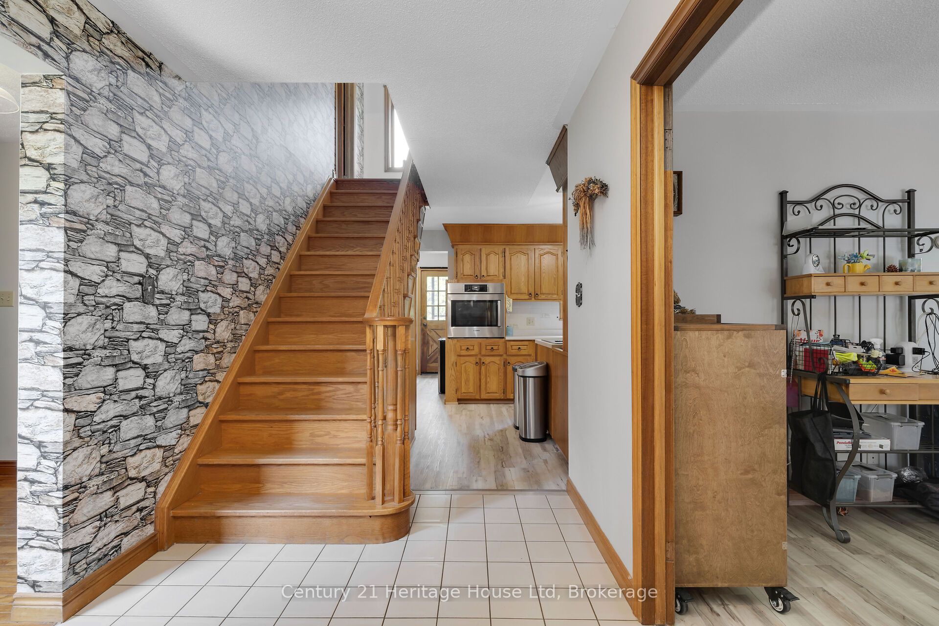 5822 2nd Line Property Photo 10