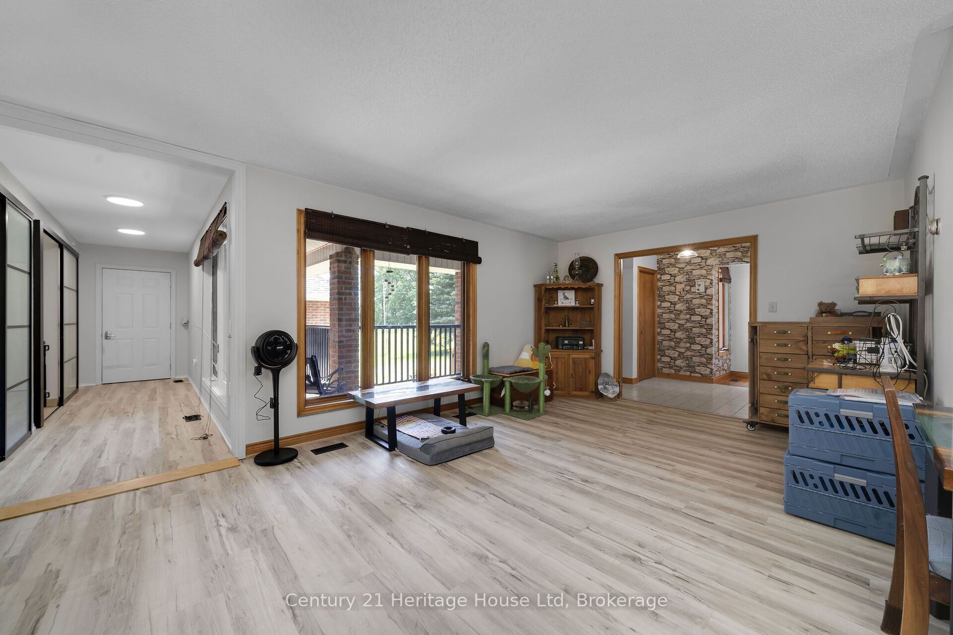5822 2nd Line Property Photo 11