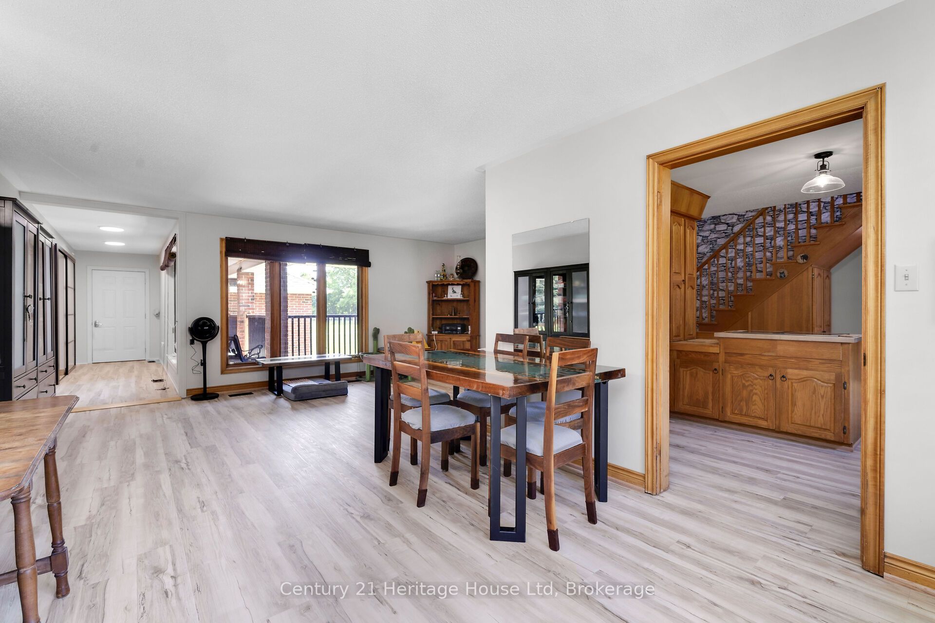 5822 2nd Line Property Photo 13