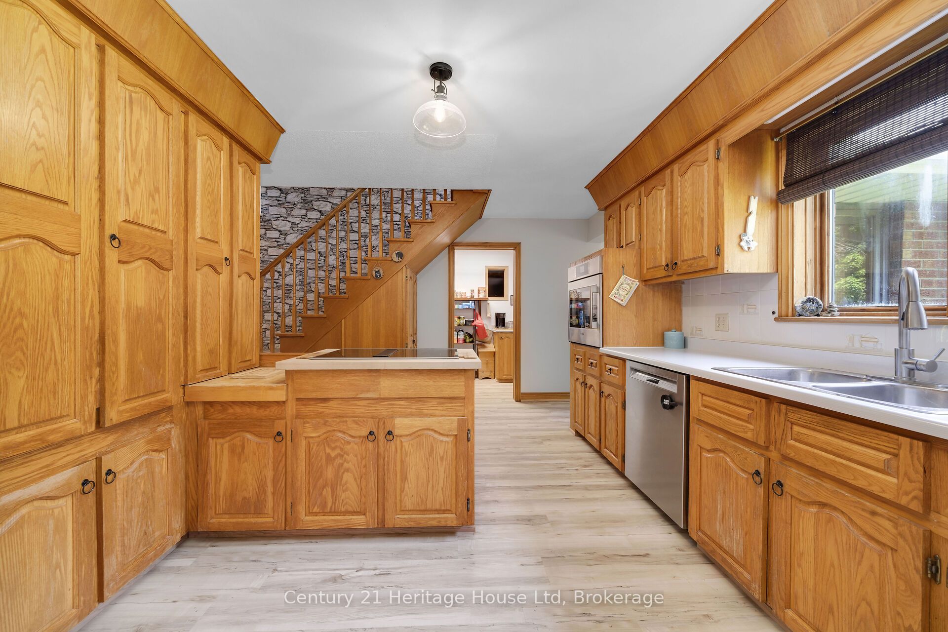5822 2nd Line Property Photo 14