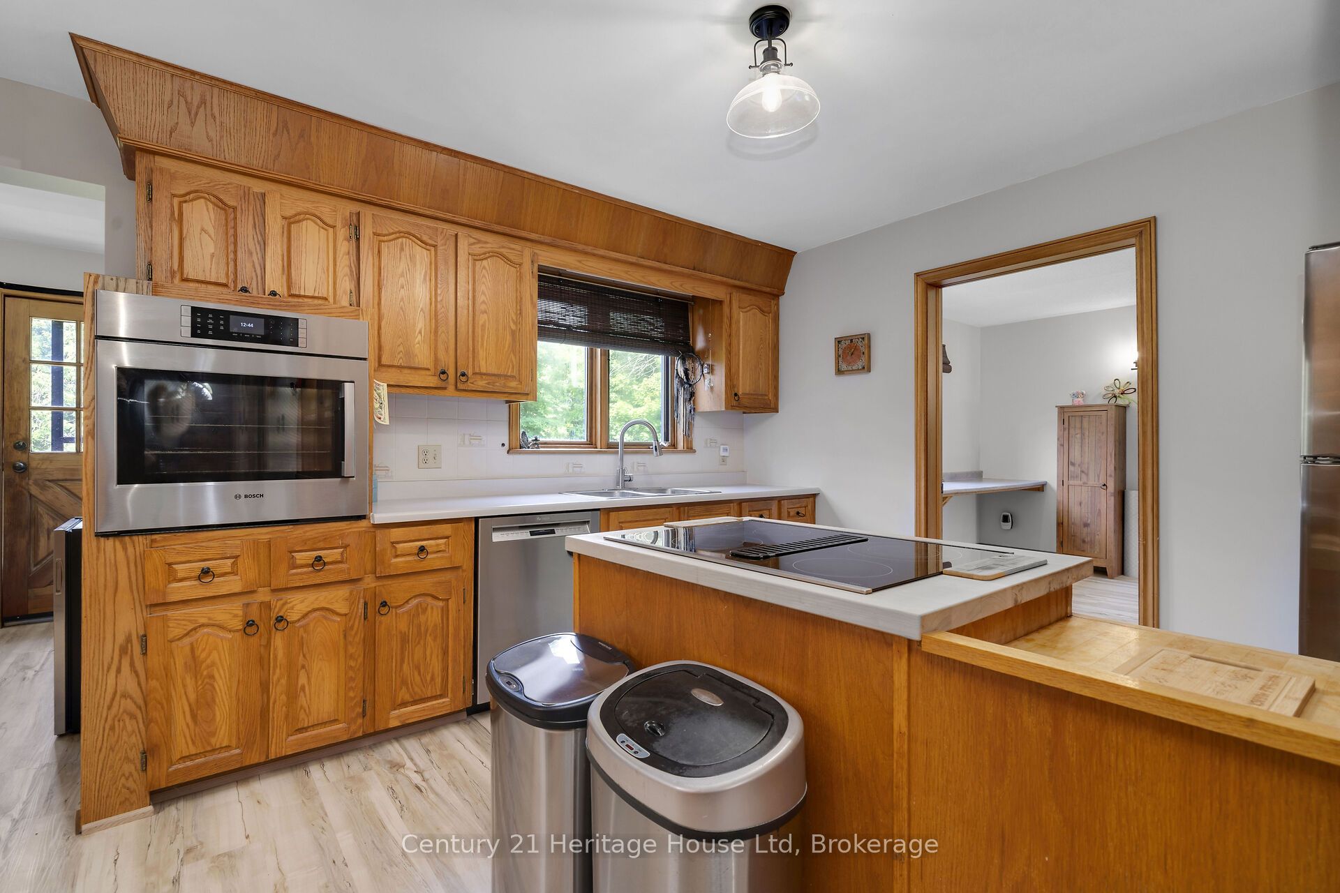 5822 2nd Line Property Photo 15