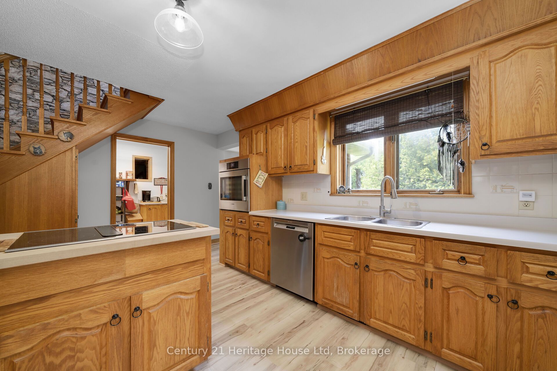 5822 2nd Line Property Photo 16
