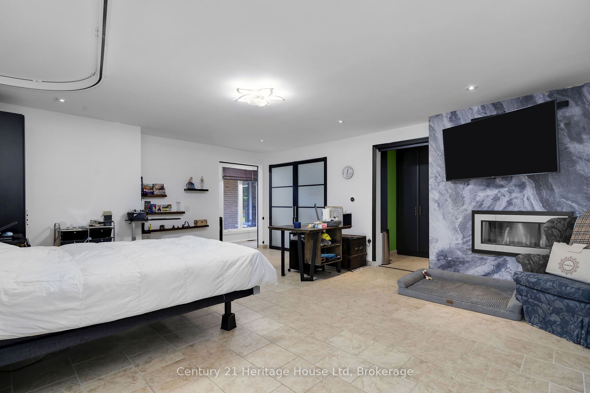 5822 2nd Line Property Photo 19