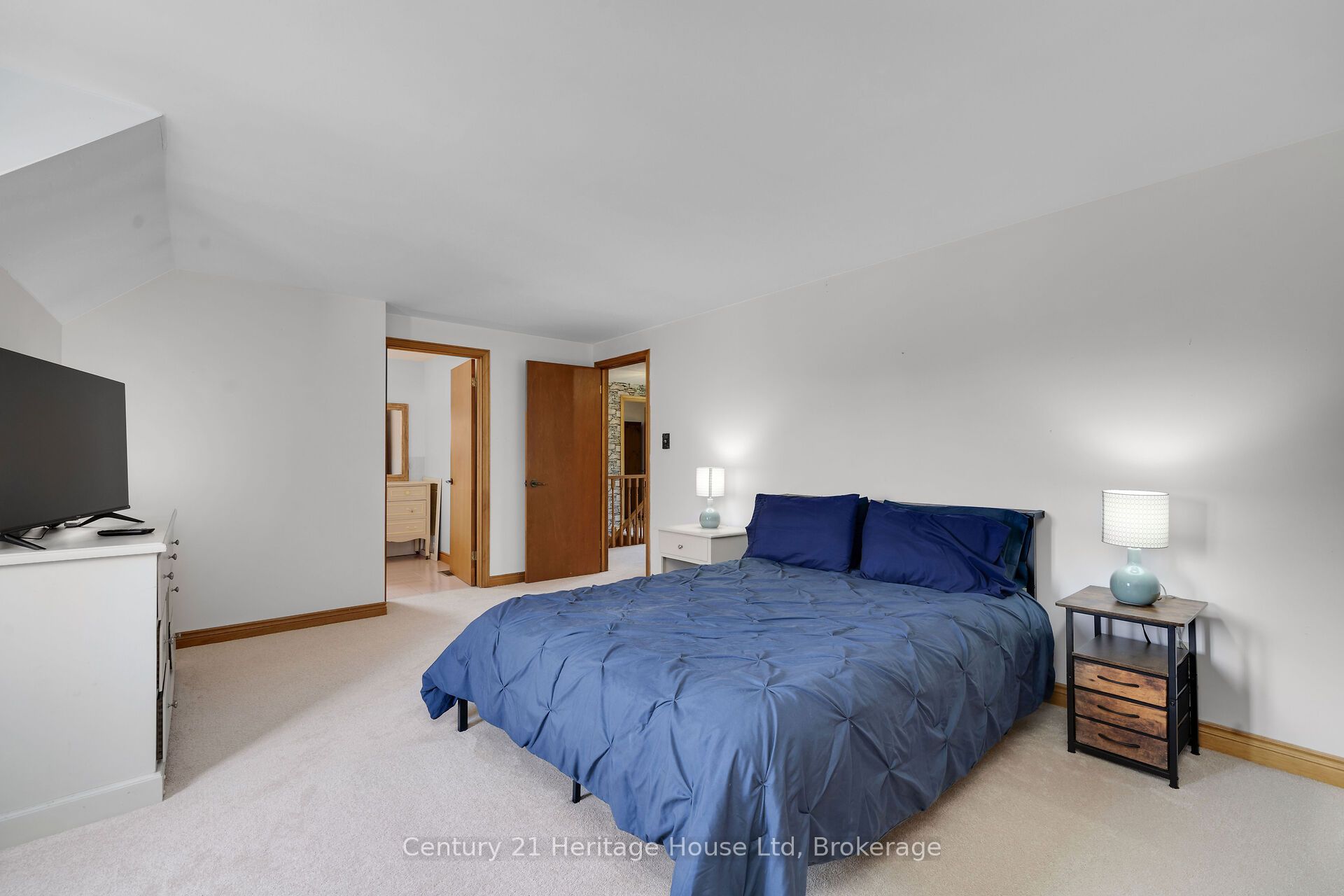 5822 2nd Line Property Photo 22