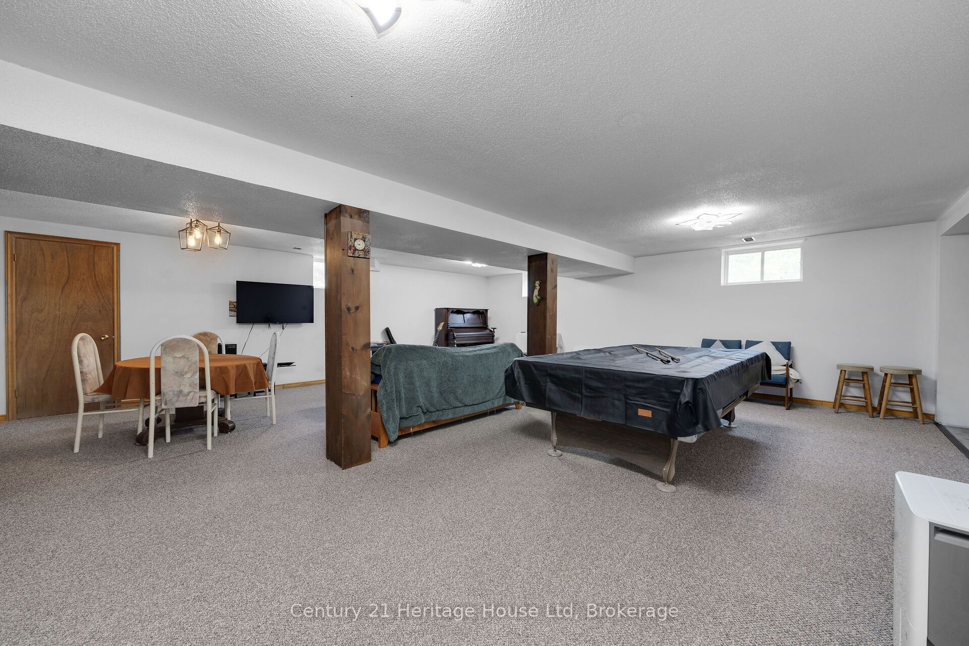 5822 2nd Line Property Photo 27