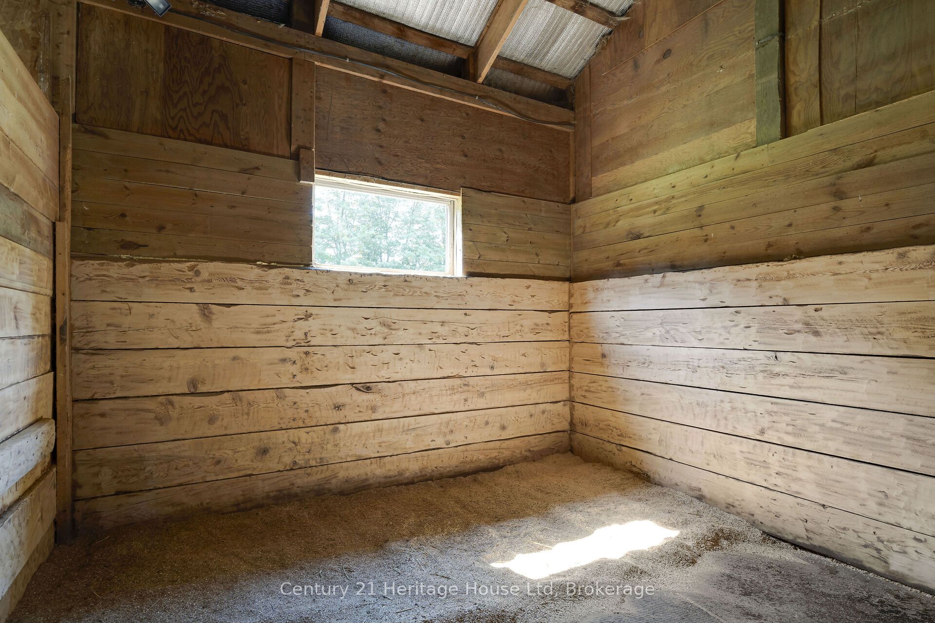 5822 2nd Line Property Photo 39