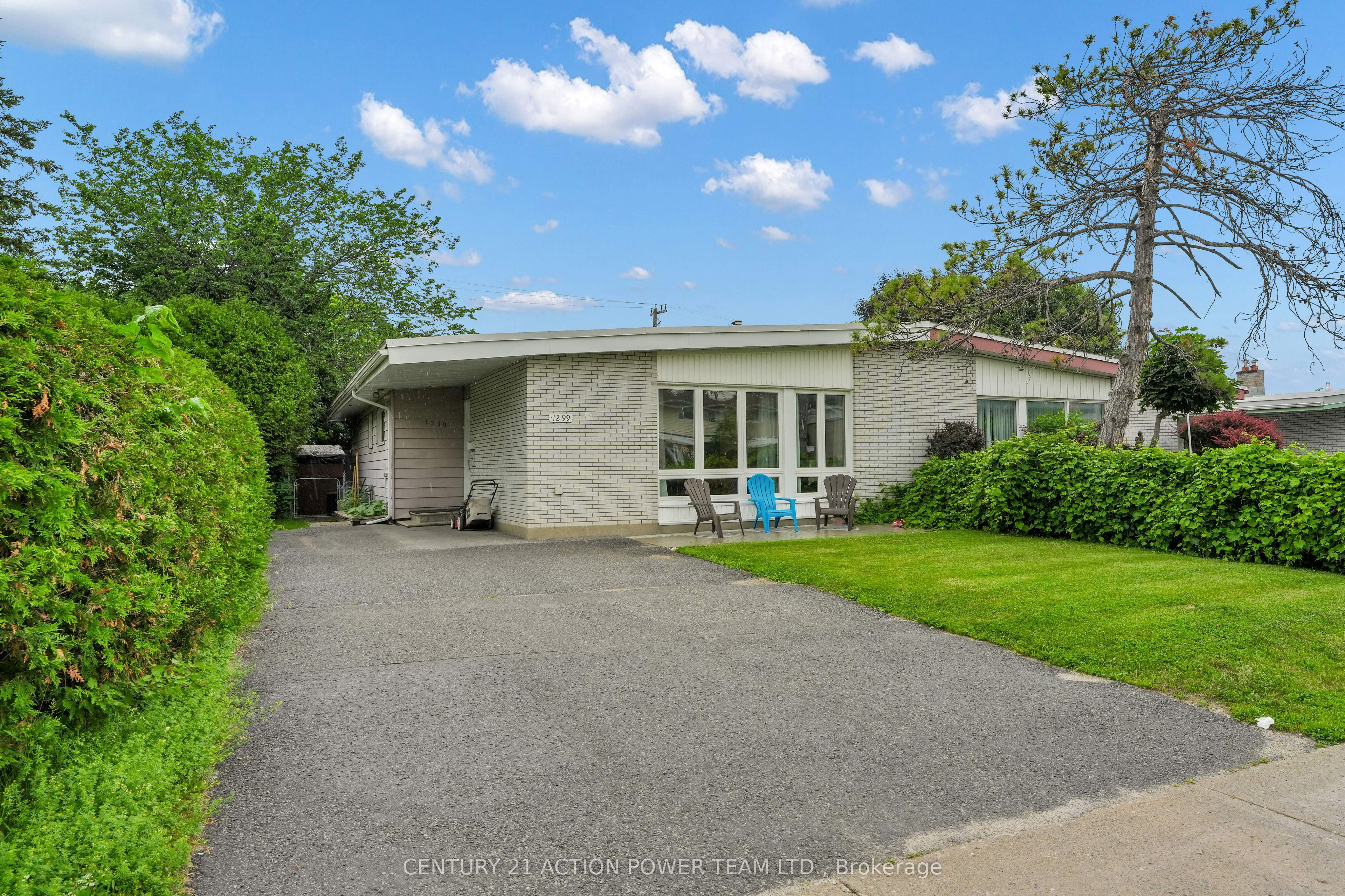 1299 Meadowlands Drive E