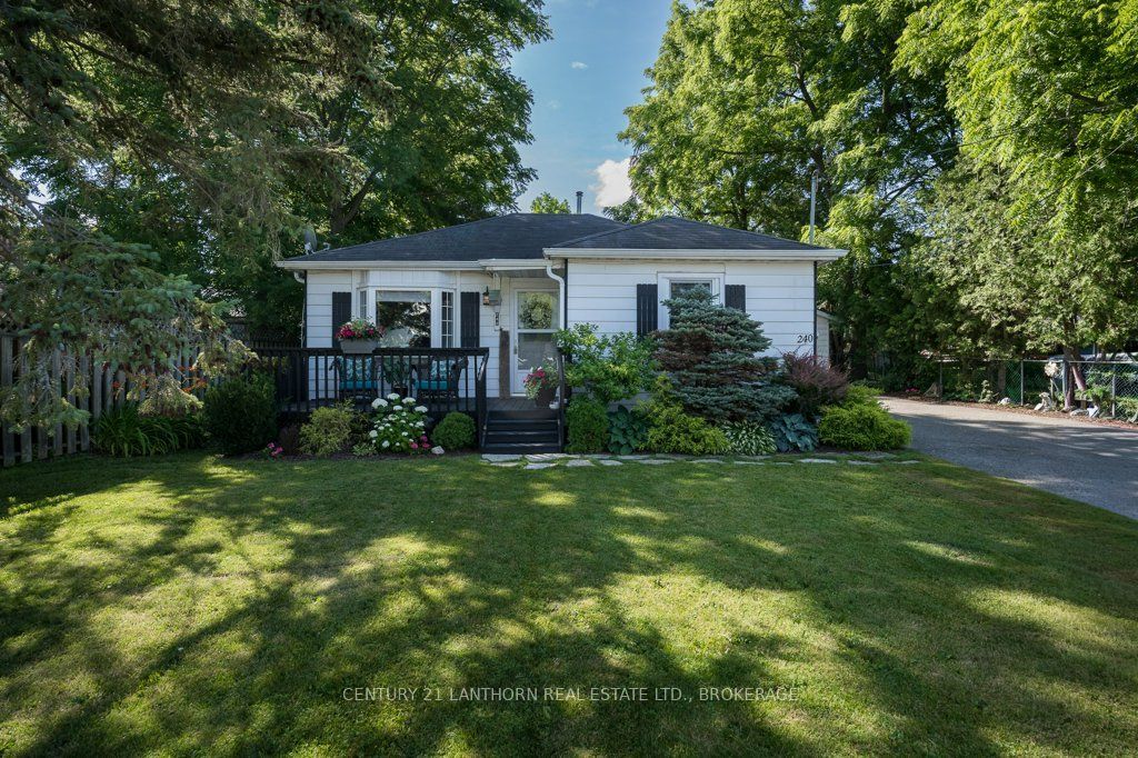 240 Thomas Street W