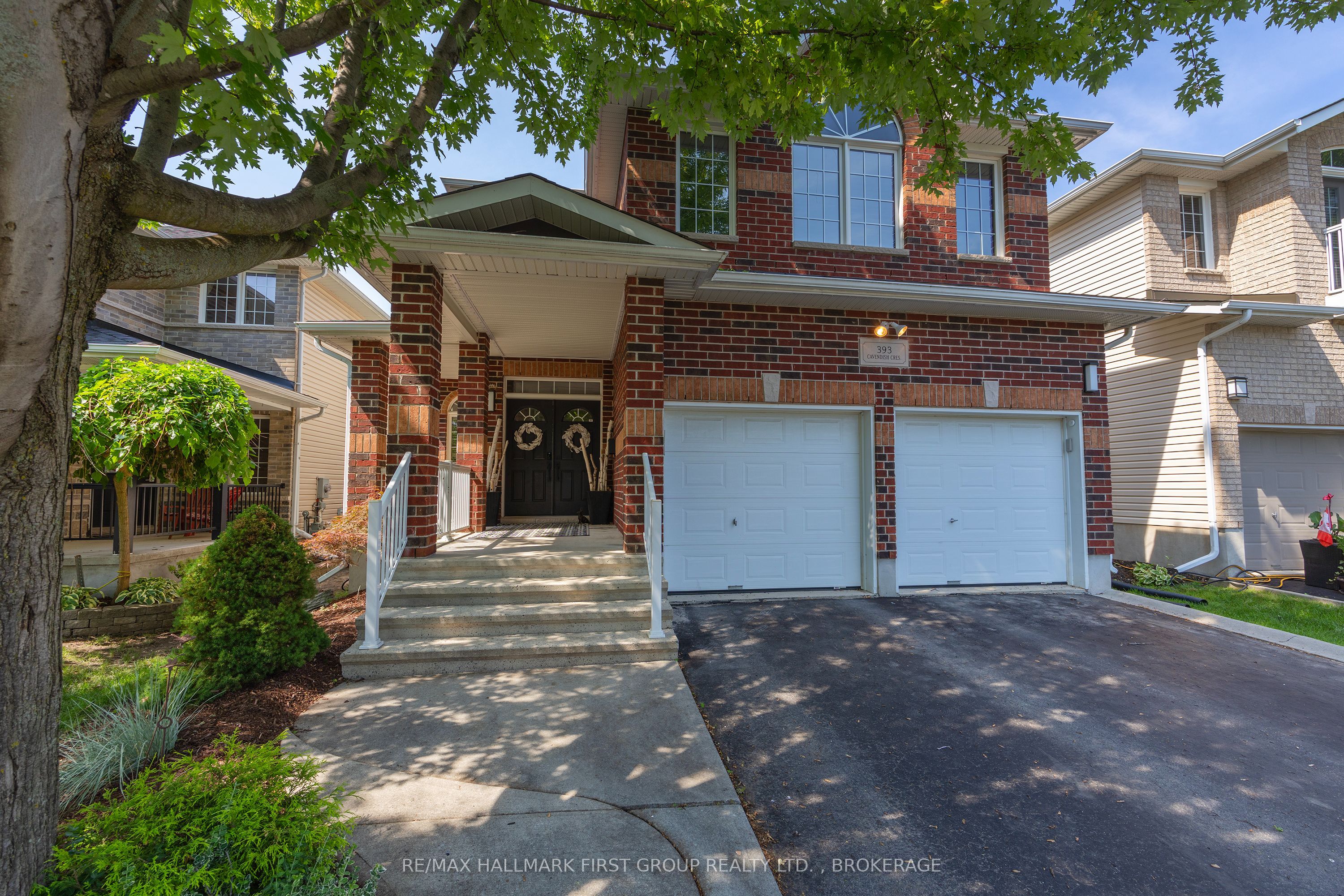 393 Cavendish Crescent Property Photo 2