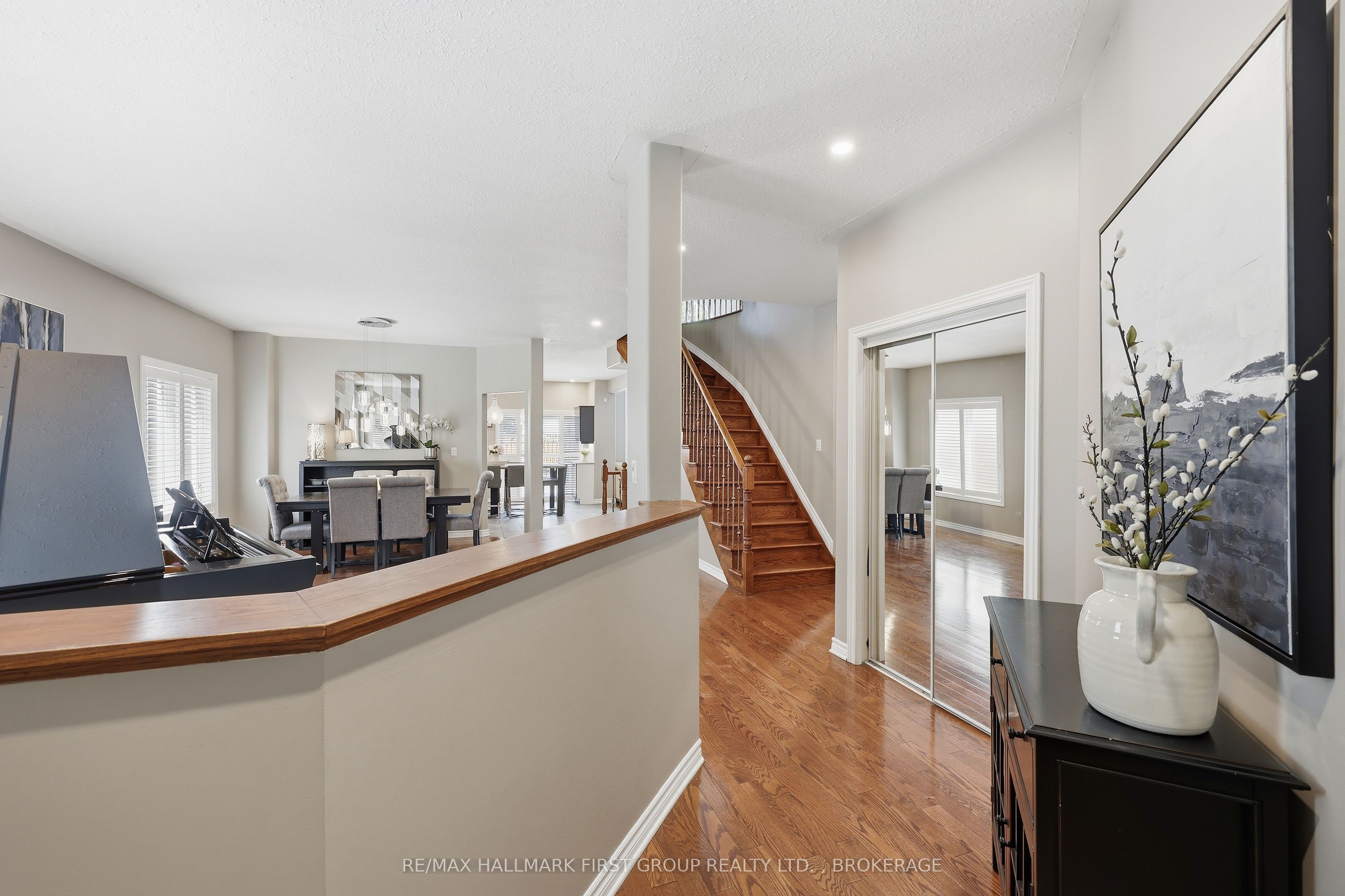 393 Cavendish Crescent Property Photo 6