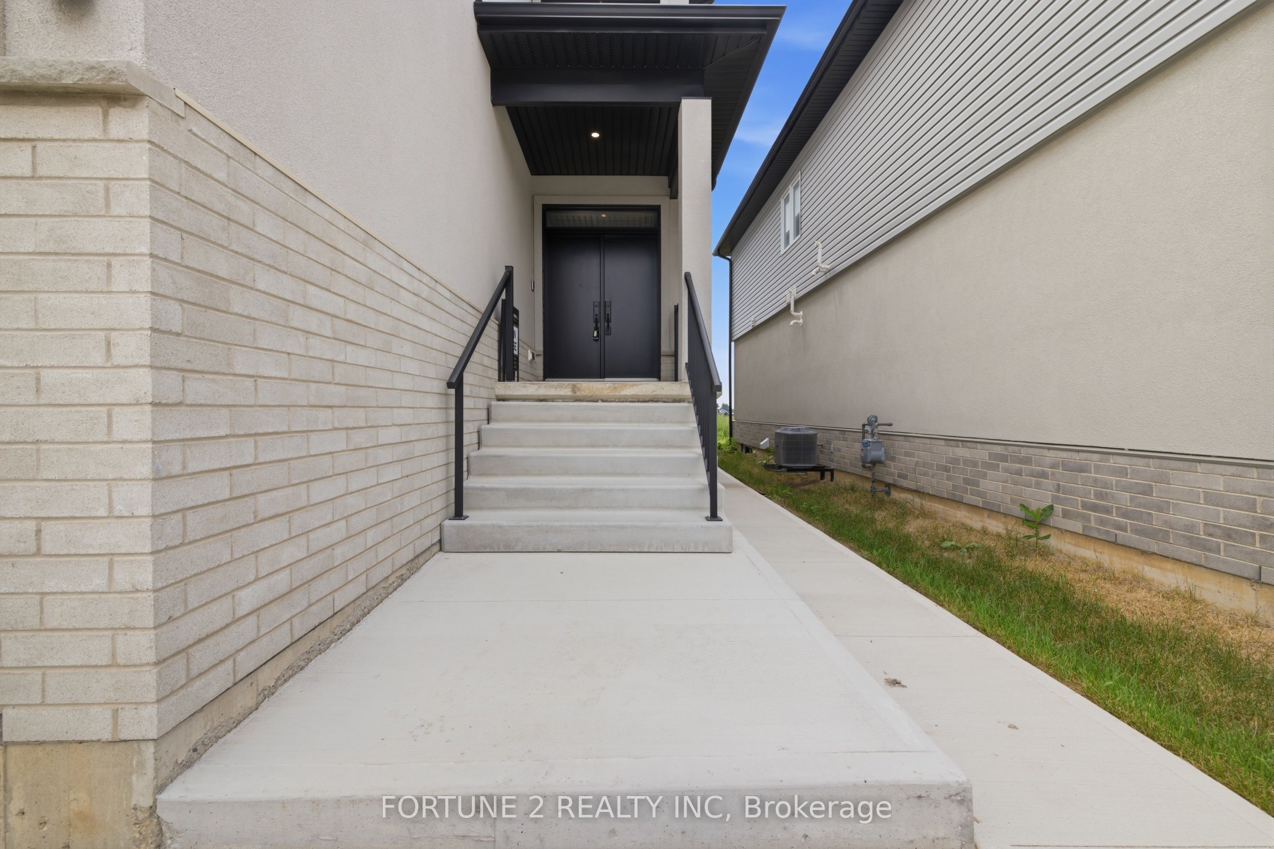1143 Hobbs Drive Property Photo 2