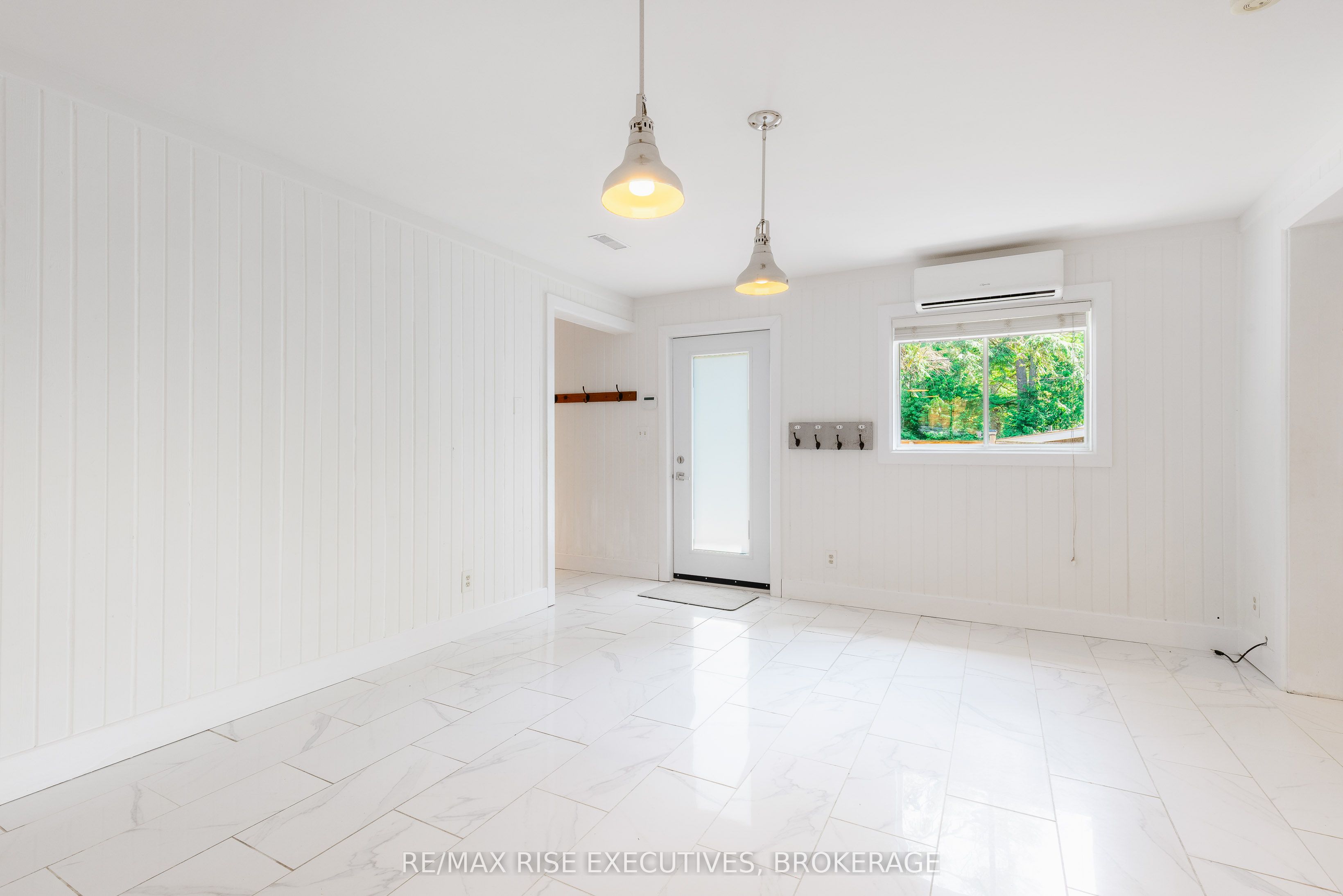 973 Foster Bay Lane Property Photo 6