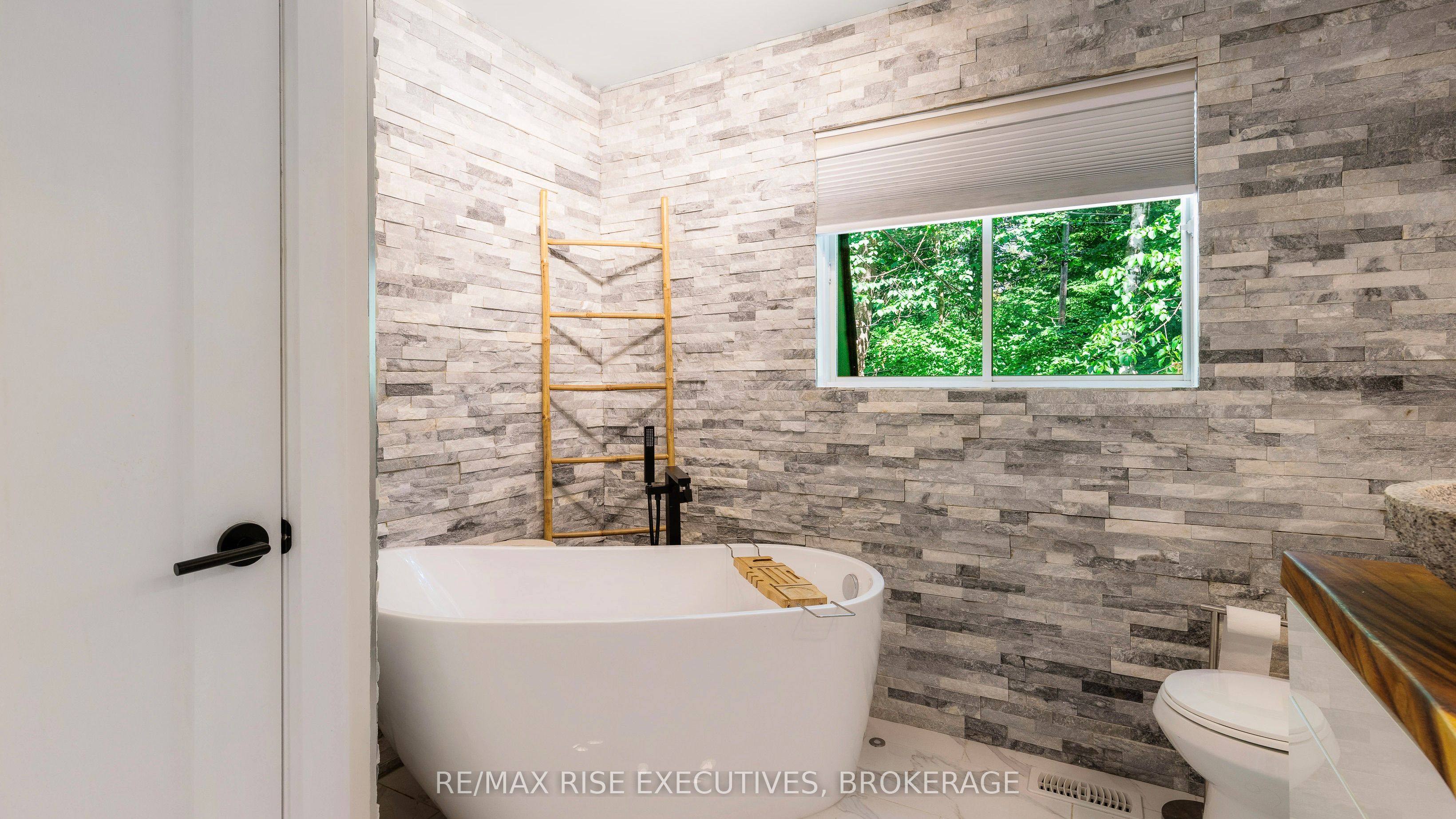 973 Foster Bay Lane Property Photo 27
