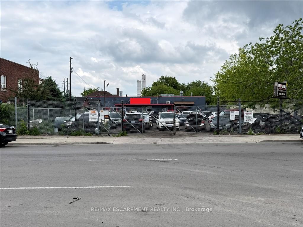 350 Sherman Avenue N Property Photo 7