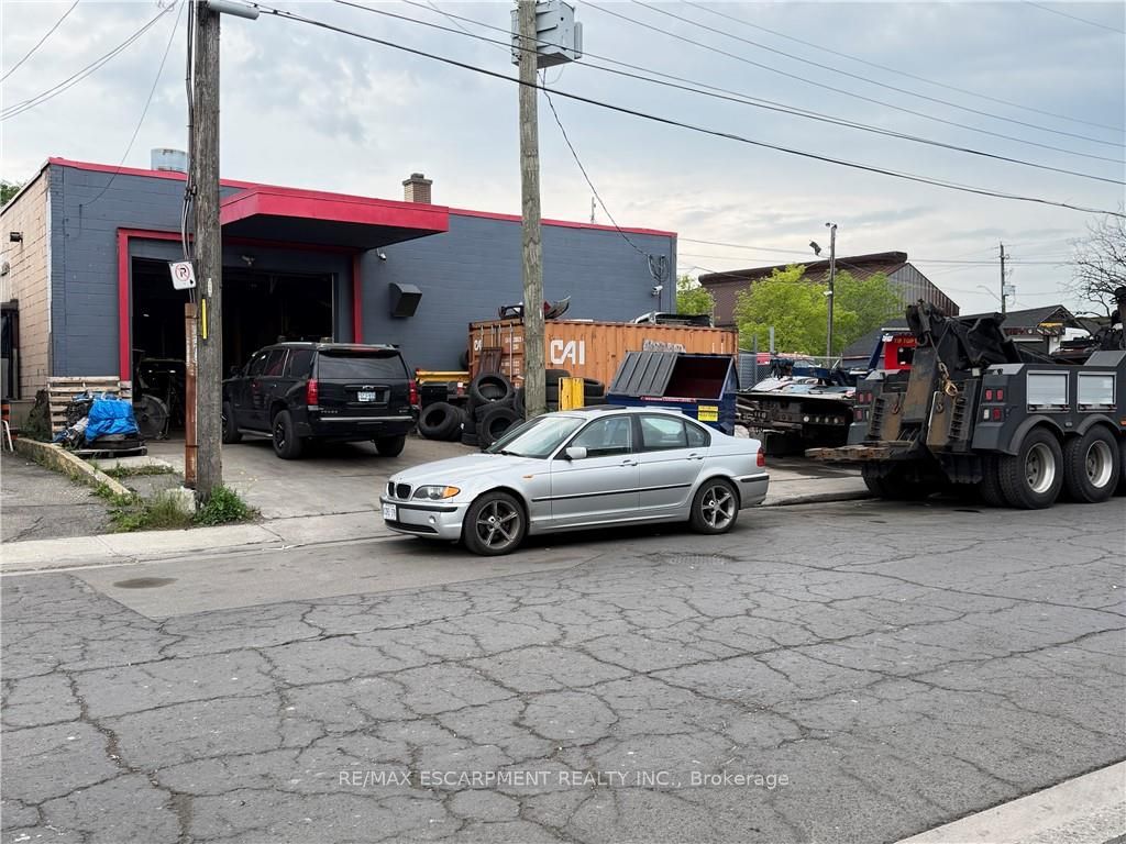350 Sherman Avenue N Property Photo 8