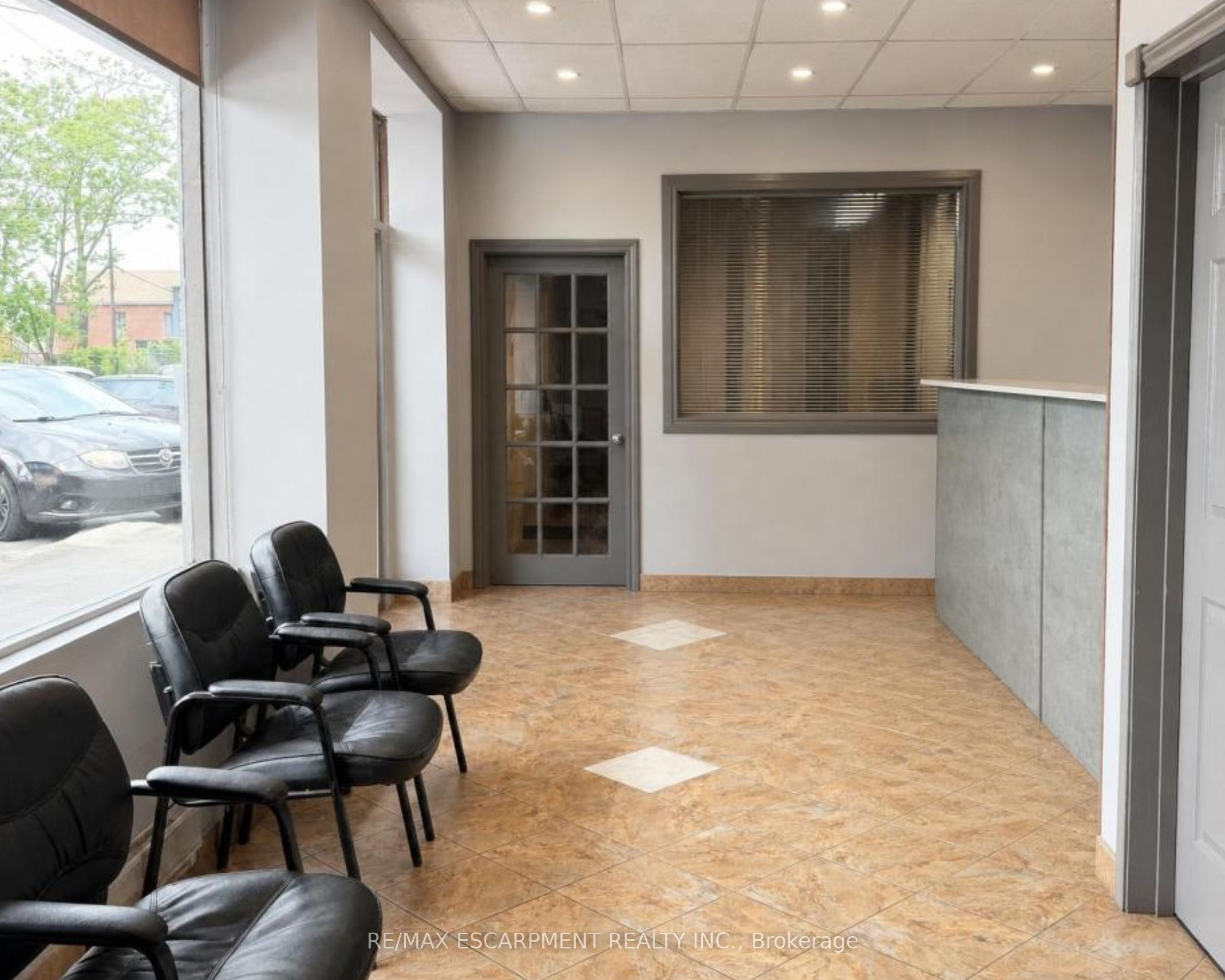 350 Sherman Avenue N Property Photo 11