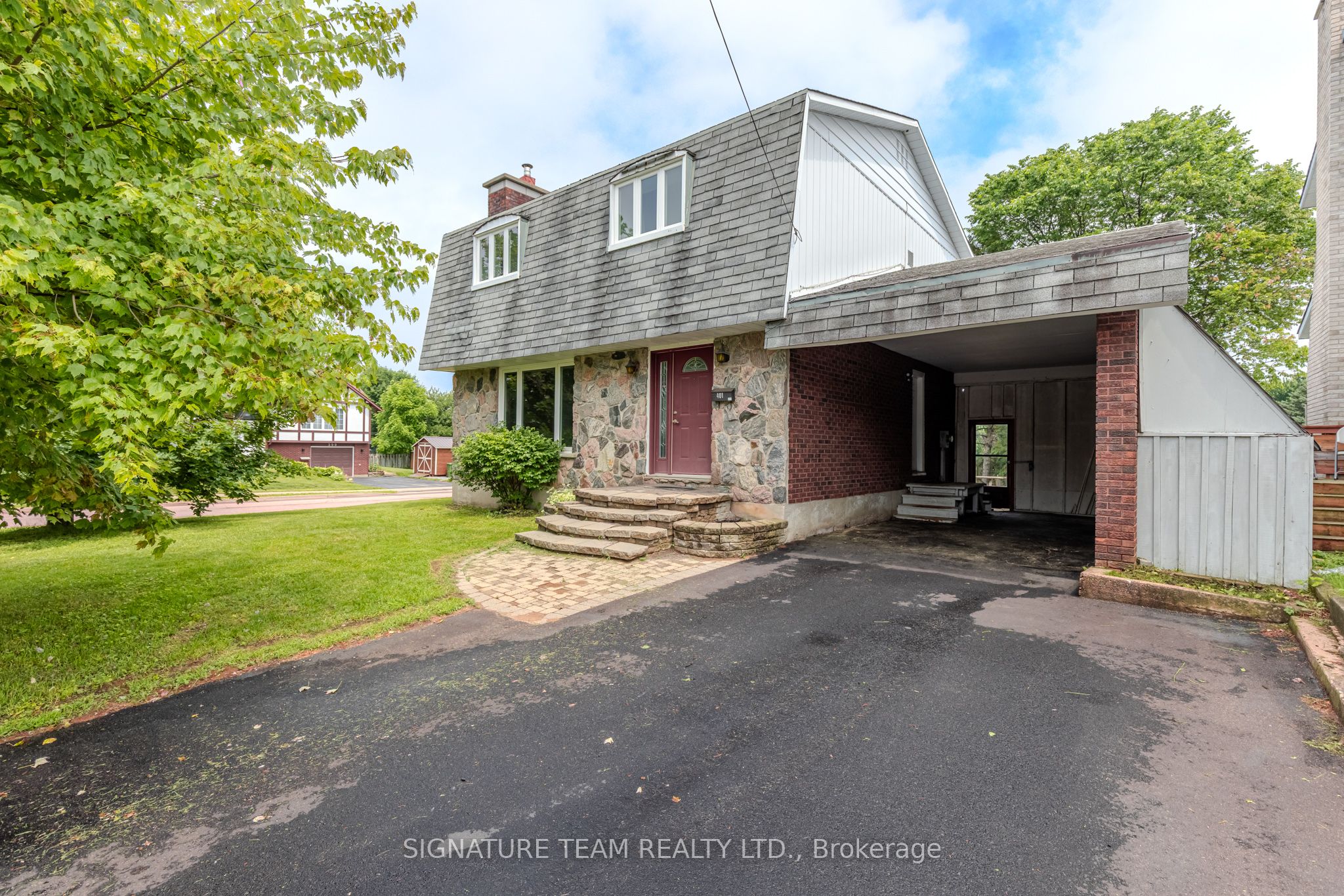 401 Broadview Drive Property Photo 1